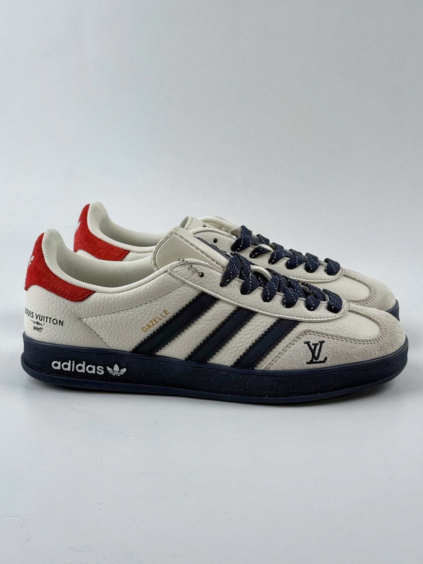 240 adidas Originals Gazelle INdoor x Louis Vuitton 白蓝红满天星 三叶草休闲防滑耐磨低帮板鞋 DM1234-002