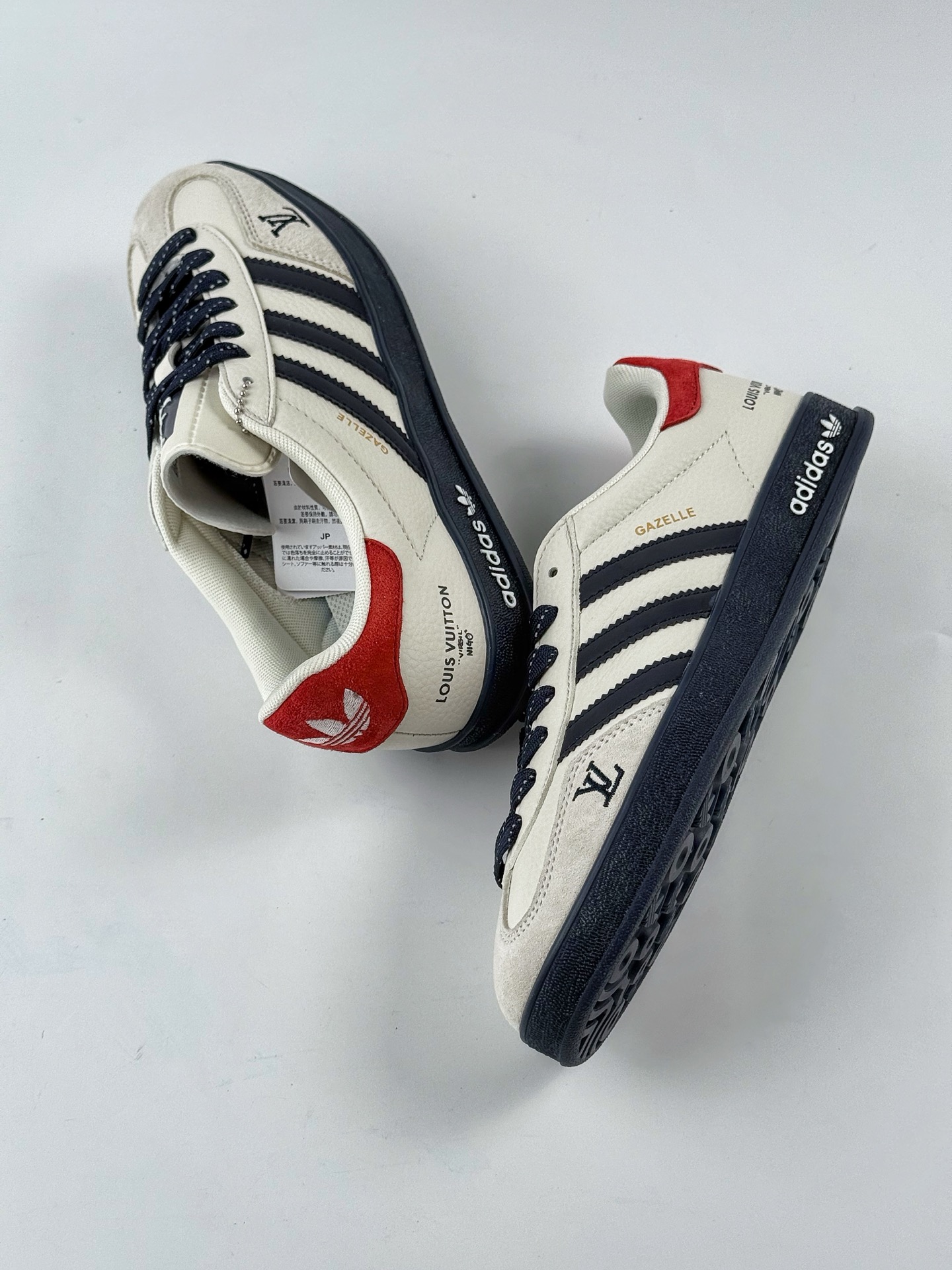 240 adidas Originals Gazelle INdoor x Louis Vuitton 白蓝红满天星 三叶草休闲防滑耐磨低帮板鞋 DM1234-002