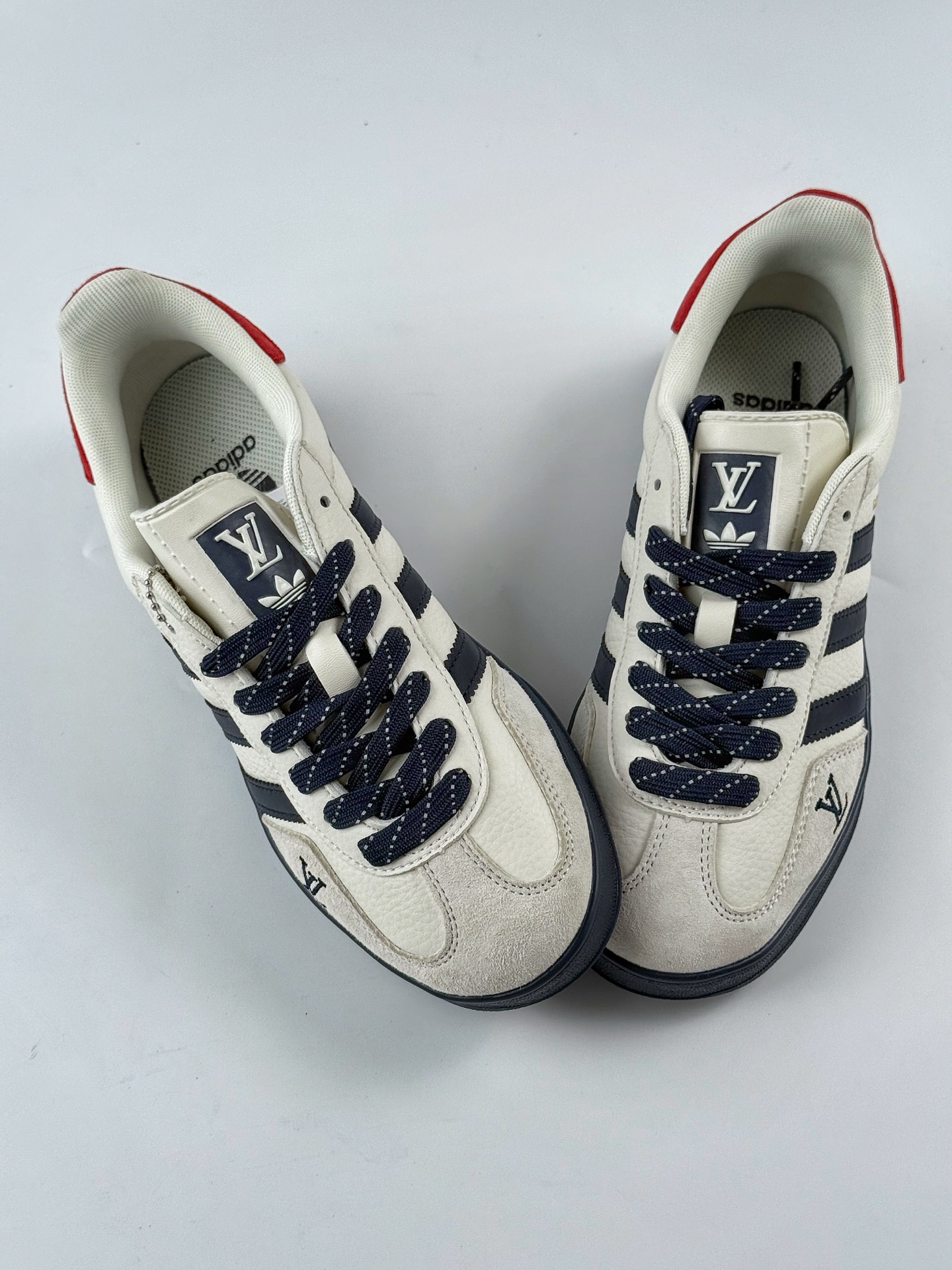 240 adidas Originals Gazelle INdoor x Louis Vuitton 白蓝红满天星 三叶草休闲防滑耐磨低帮板鞋 DM1234-002