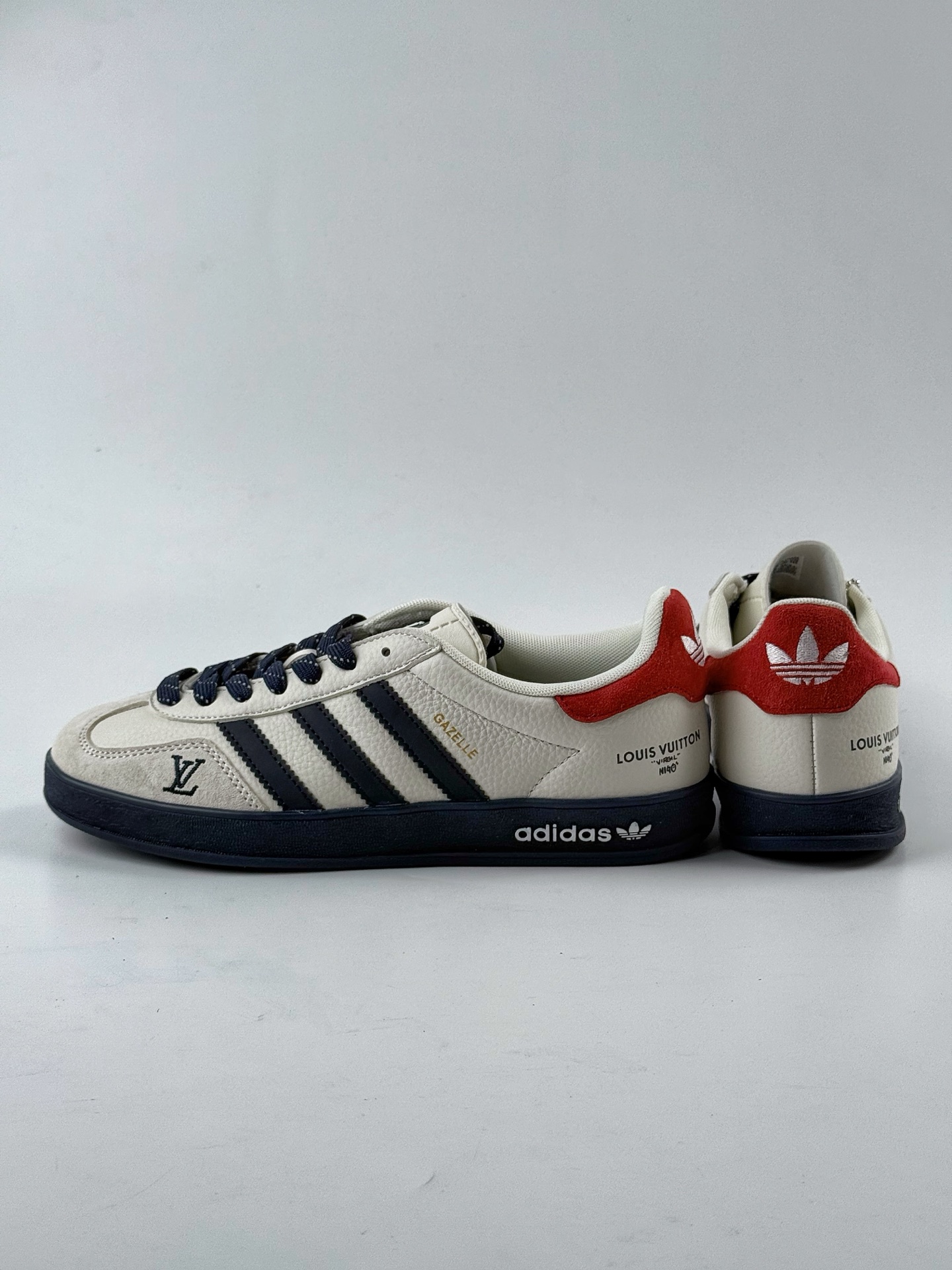 240 adidas Originals Gazelle INdoor x Louis Vuitton 白蓝红满天星 三叶草休闲防滑耐磨低帮板鞋 DM1234-002