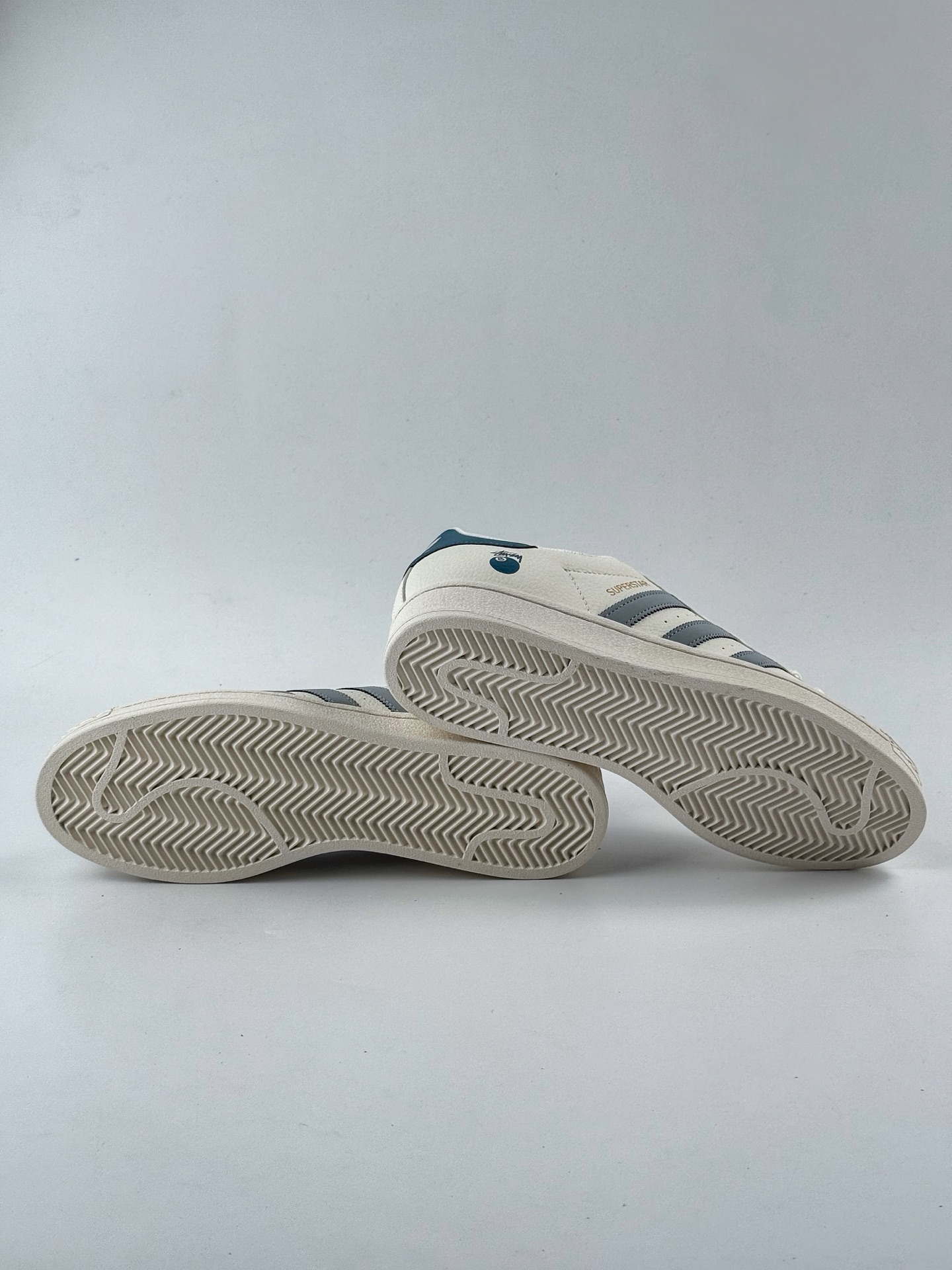 220 AD Originals Superstar x Stussy 白灰蓝 HD2202