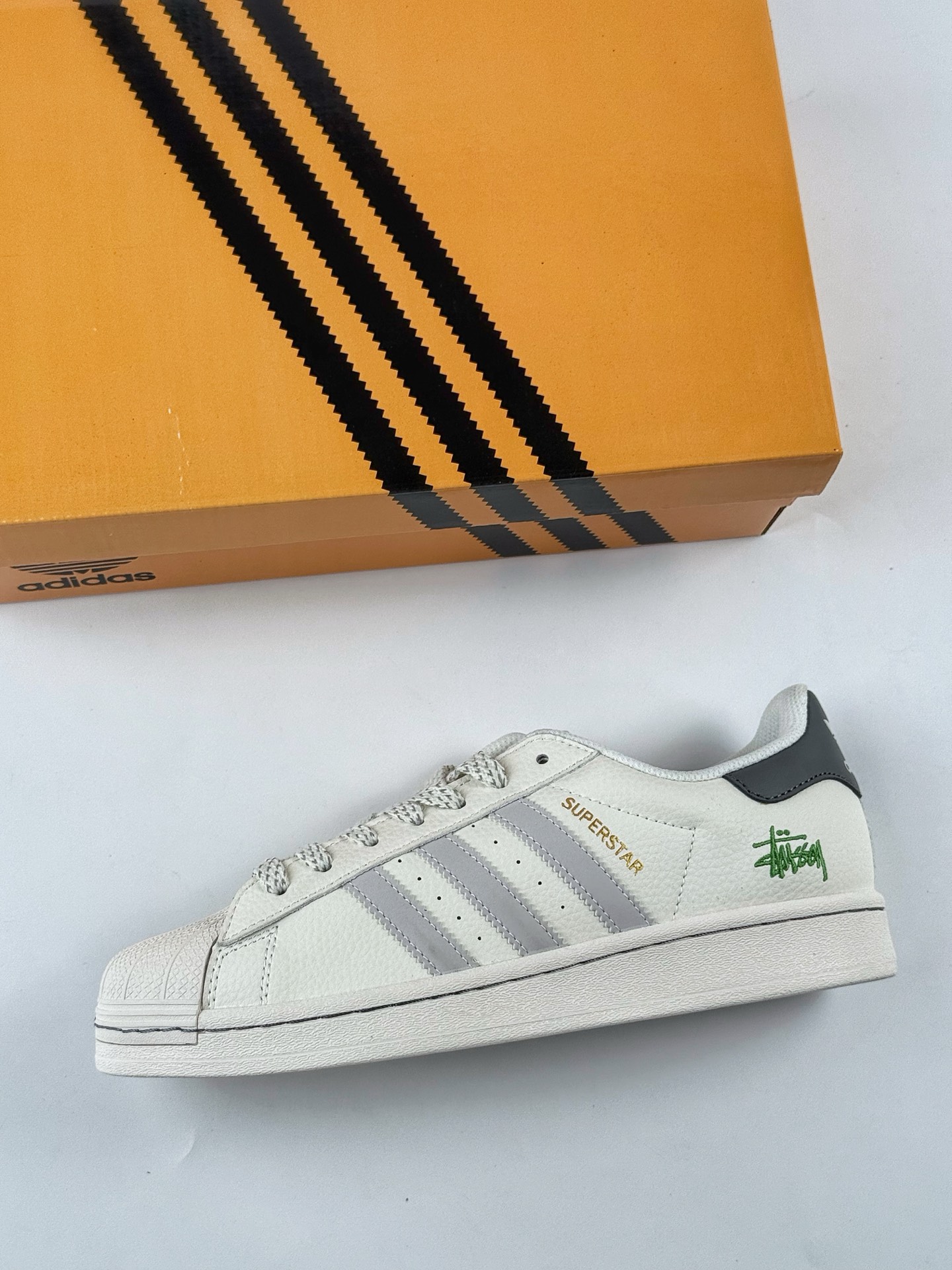 220 AD Originals Superstar x Stussy 白灰黑 HD2211