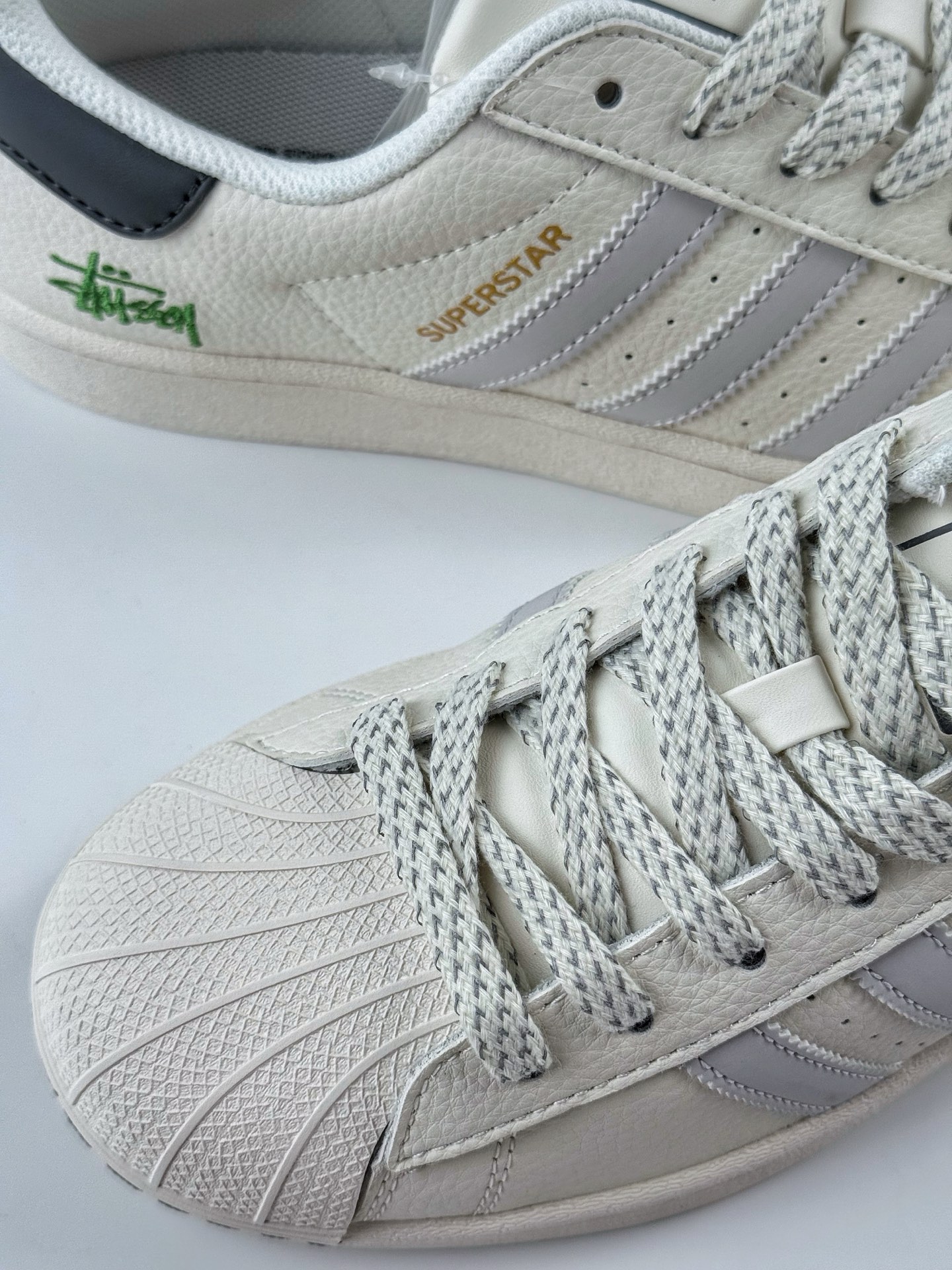 220 AD Originals Superstar x Stussy 白灰黑 HD2211