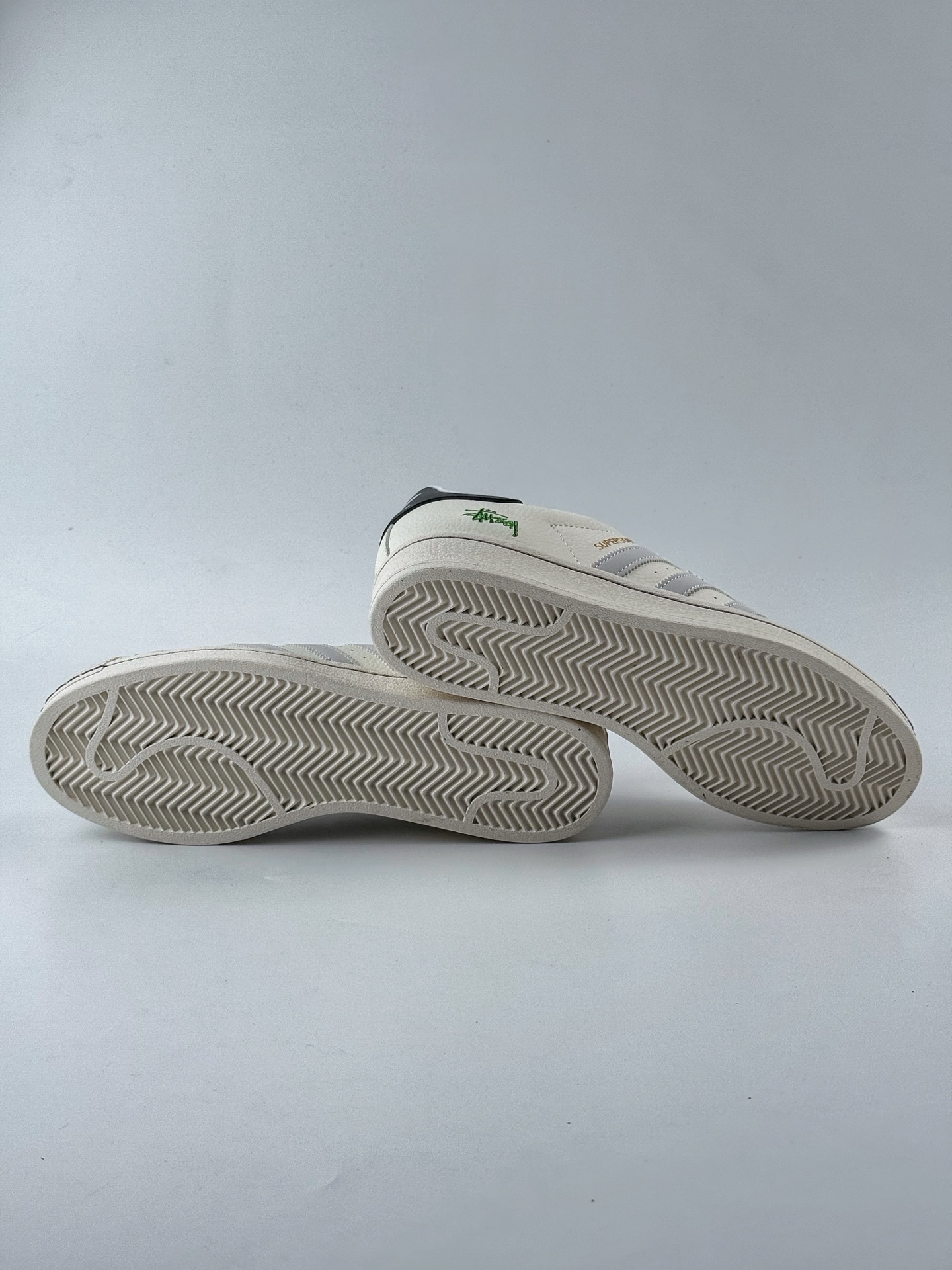 220 AD Originals Superstar x Stussy 白灰黑 HD2211