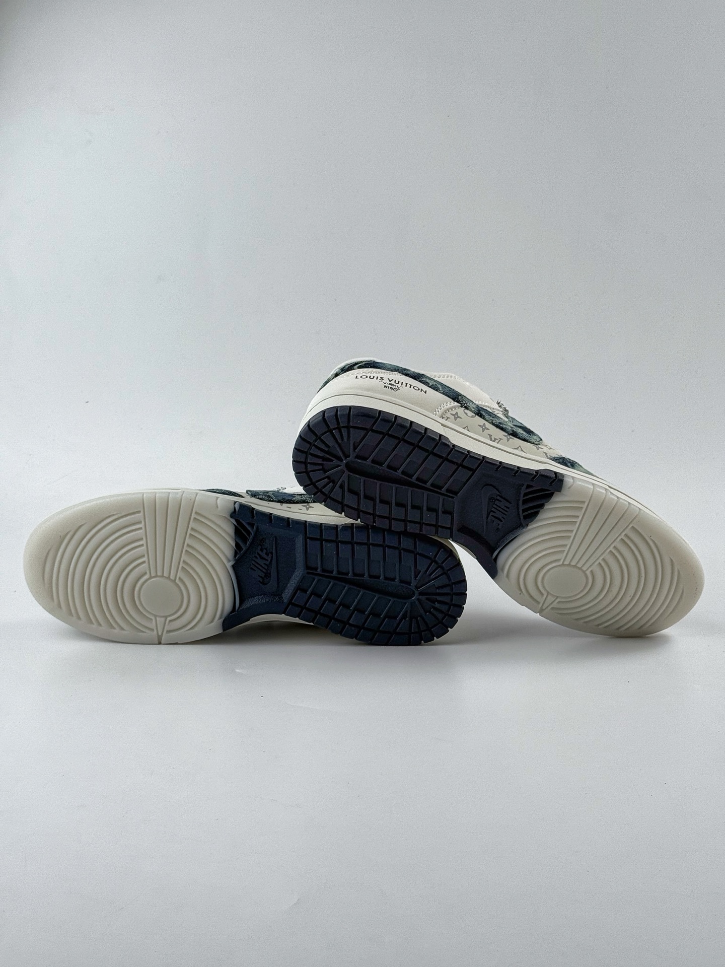 280 Nike SB Dunk Low x Louis Vuitton 白蓝牛仔布满天星 CH8311-288