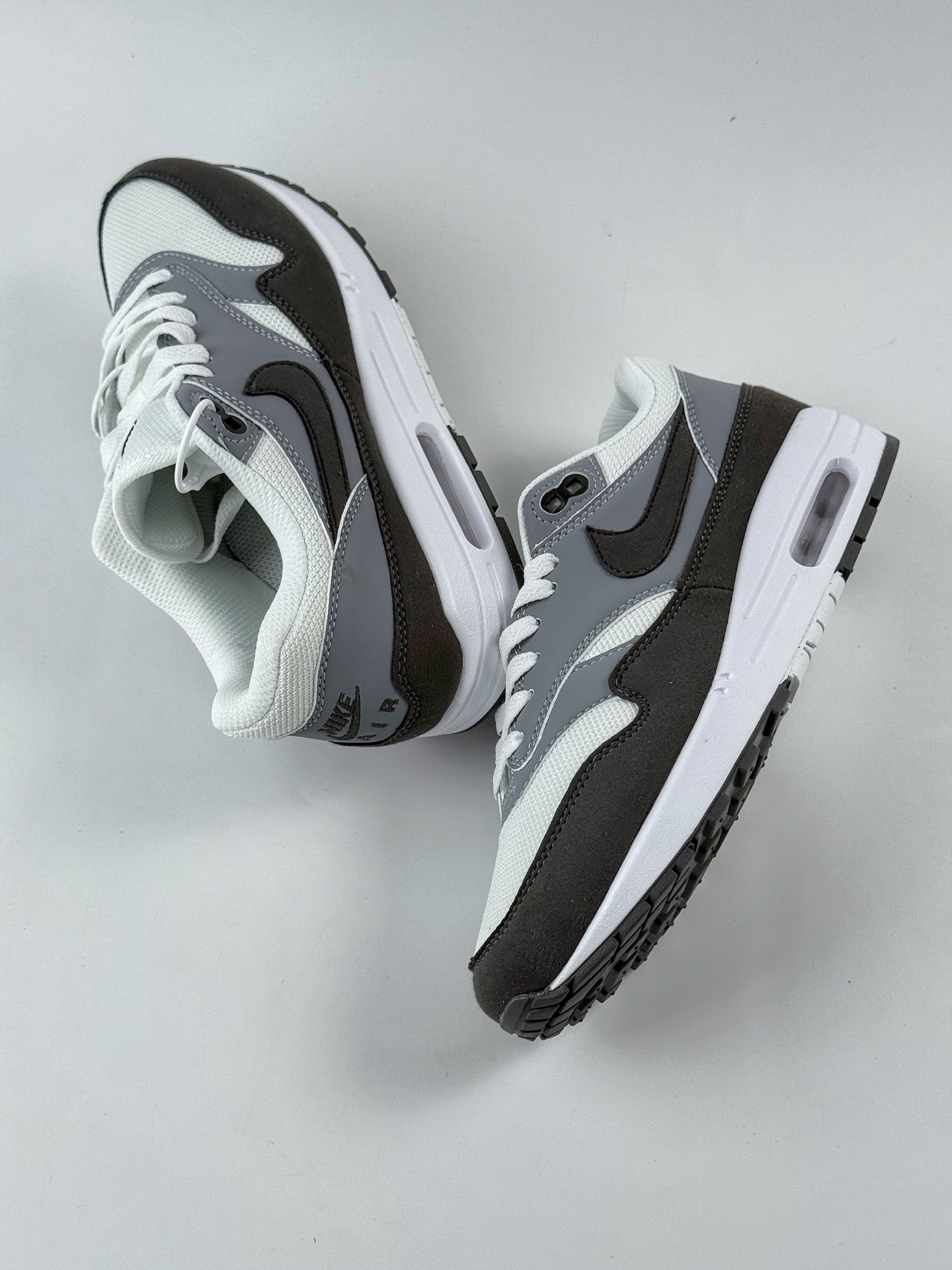 210 Nike Air Max 1 黑白灰 复古休闲跑步鞋 HM9936-001
