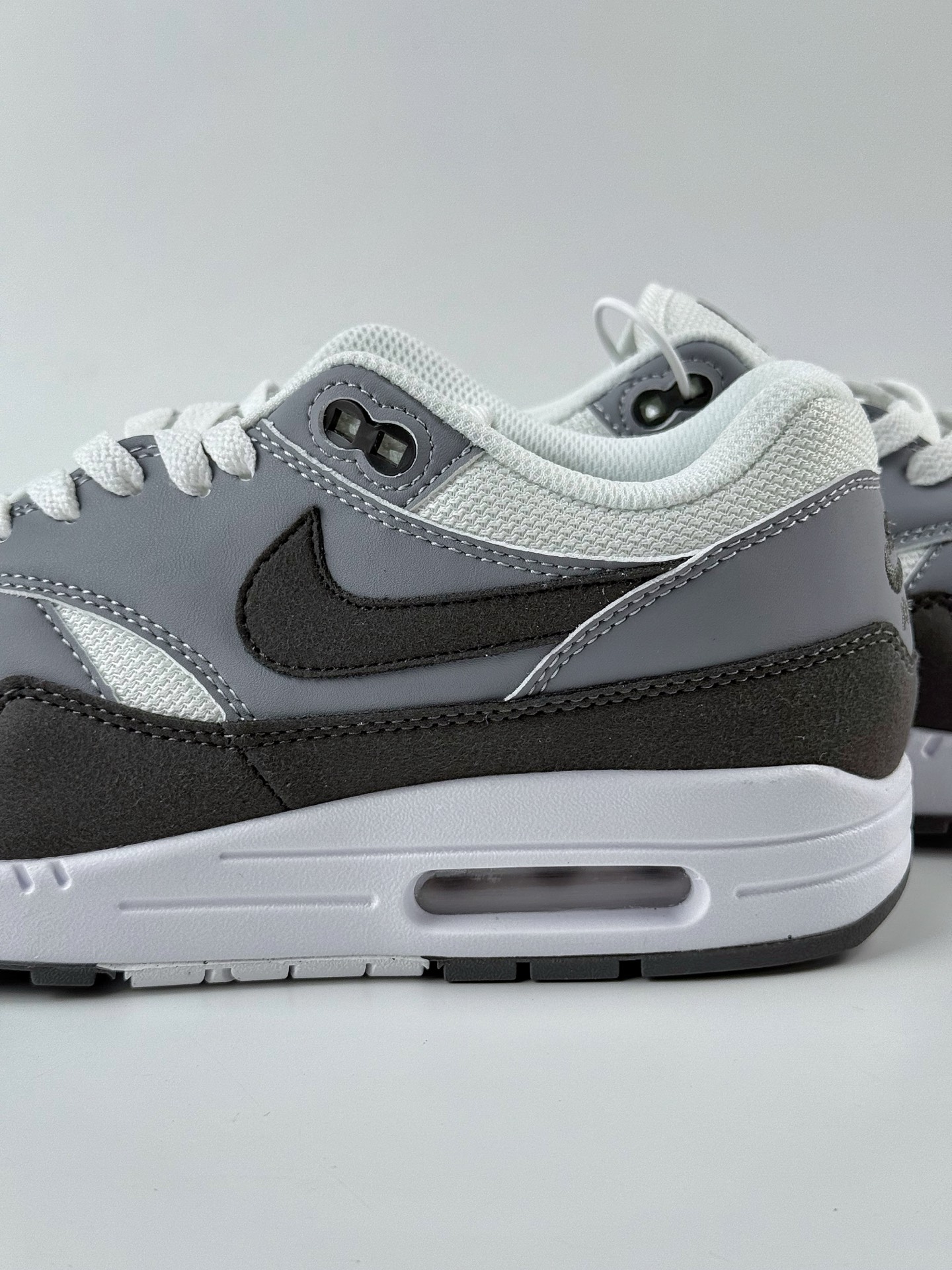 210 Nike Air Max 1 黑白灰 复古休闲跑步鞋 HM9936-001