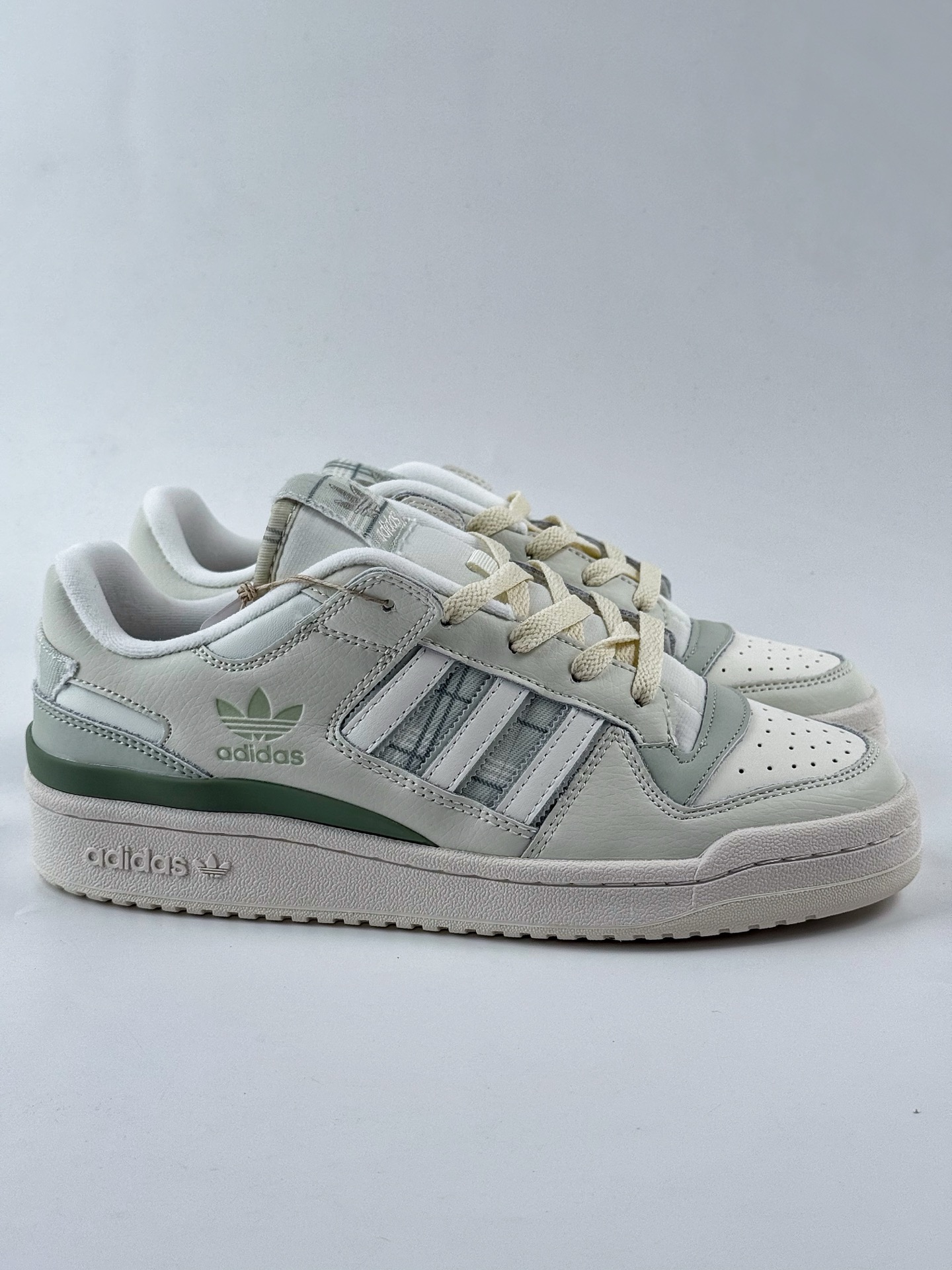 220 Adidas Forum Low CL 三叶草低邦 版本 极力推荐 经典魔术贴复古板鞋 JH95976
