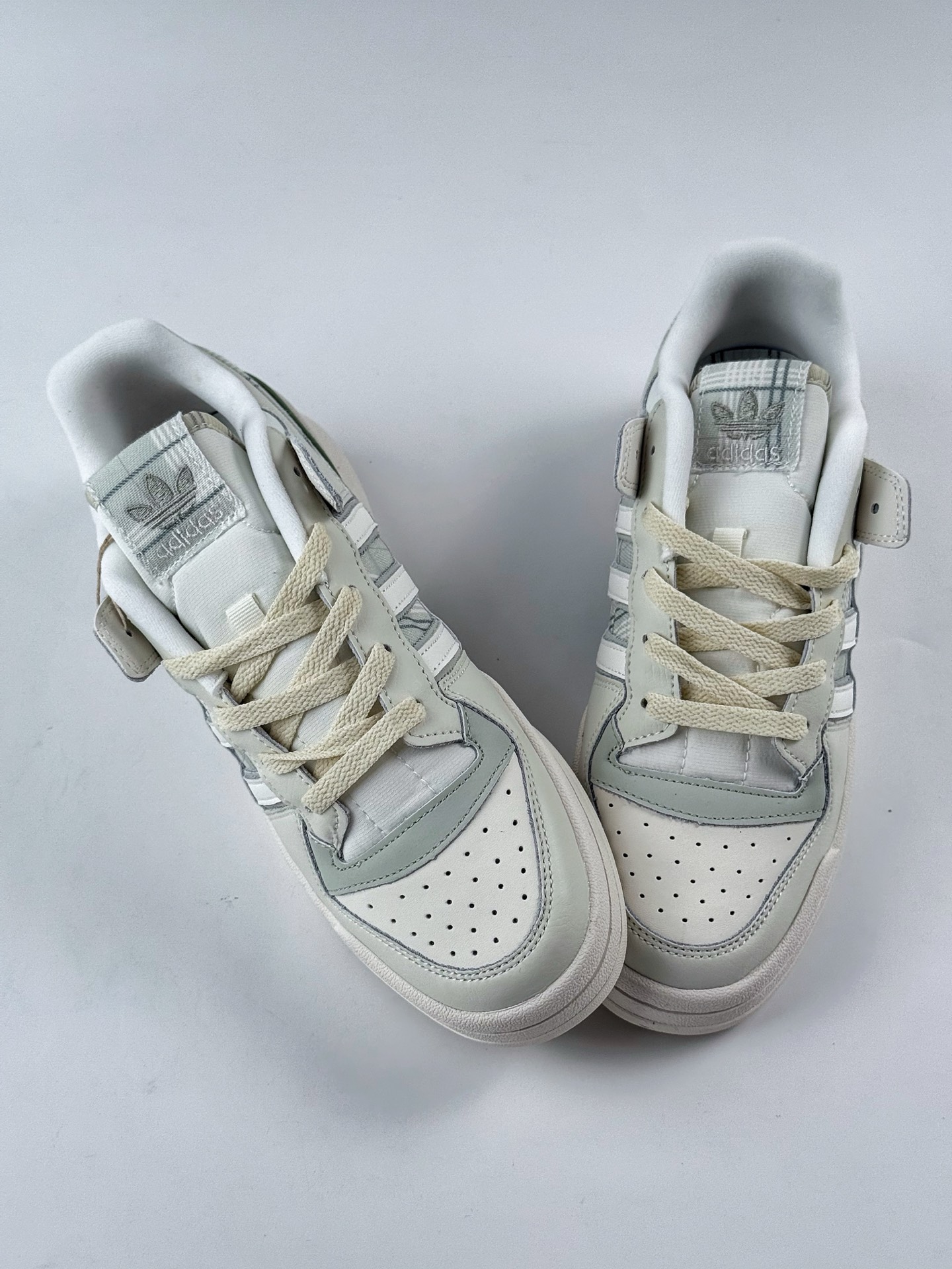 220 Adidas Forum Low CL 三叶草低邦 版本 极力推荐 经典魔术贴复古板鞋 JH95976