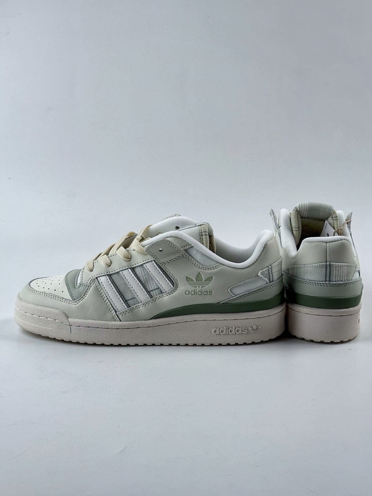 220 Adidas Forum Low CL 三叶草低邦 版本 极力推荐 经典魔术贴复古板鞋 JH95976