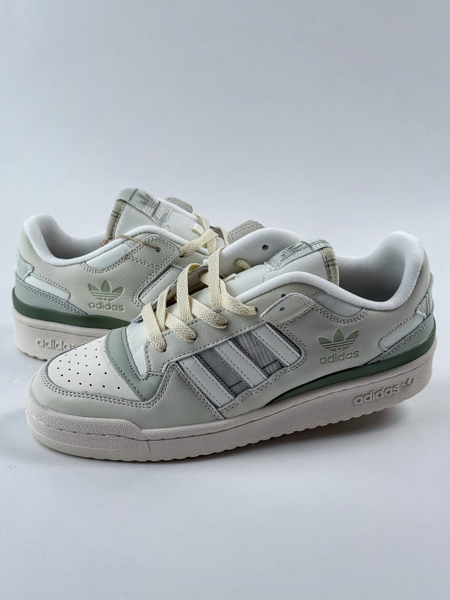 220 Adidas Forum Low CL 三叶草低邦 版本 极力推荐 经典魔术贴复古板鞋 JH95976