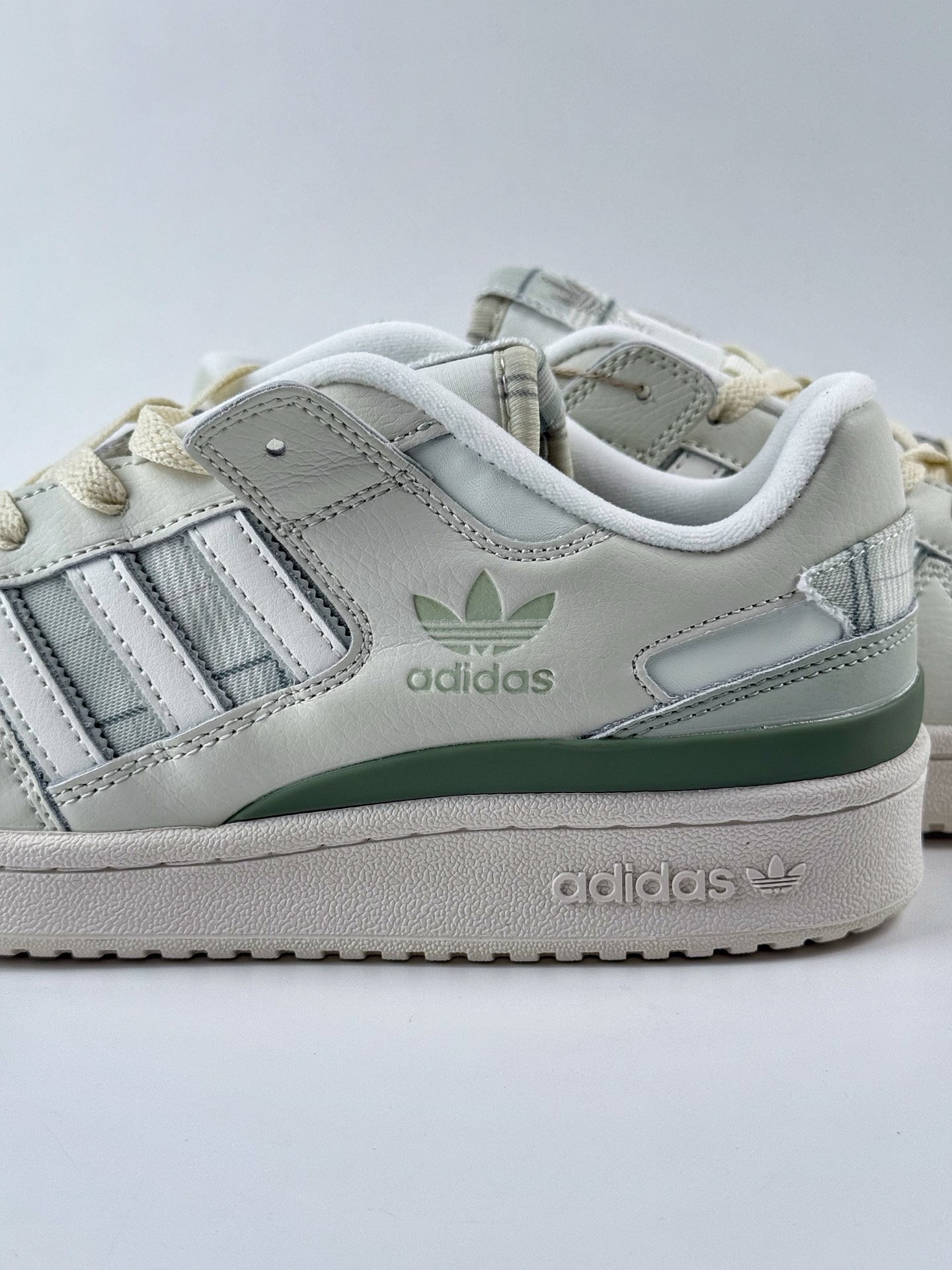 220 Adidas Forum Low CL 三叶草低邦 版本 极力推荐 经典魔术贴复古板鞋 JH95976