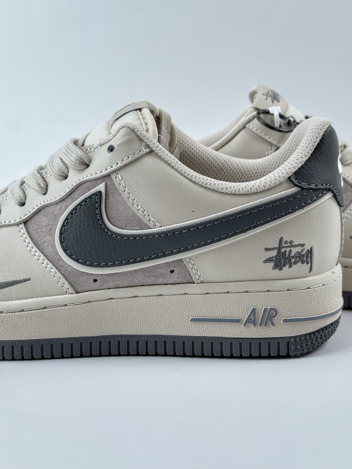 260 Nike Air Force 1 Low 07 x Stussy 米灰小钩 XX3168-126