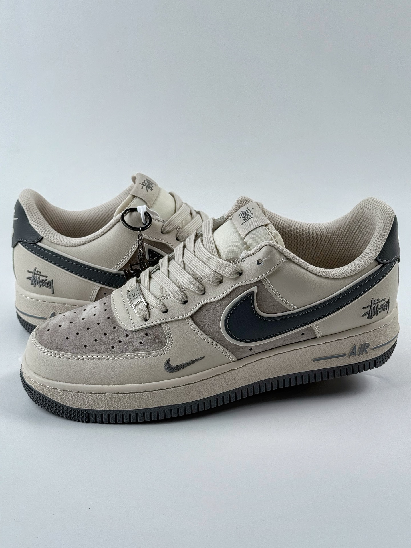 260 Nike Air Force 1 Low 07 x Stussy 米灰小钩 XX3168-126