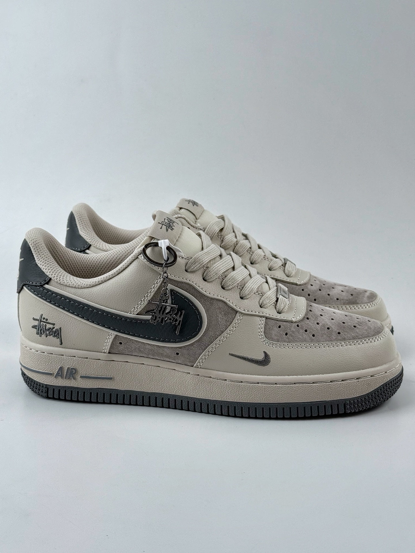 260 Nike Air Force 1 Low 07 x Stussy 米灰小钩 XX3168-126