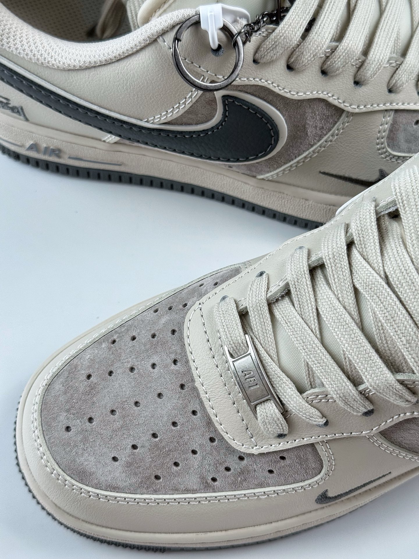 260 Nike Air Force 1 Low 07 x Stussy 米灰小钩 XX3168-126