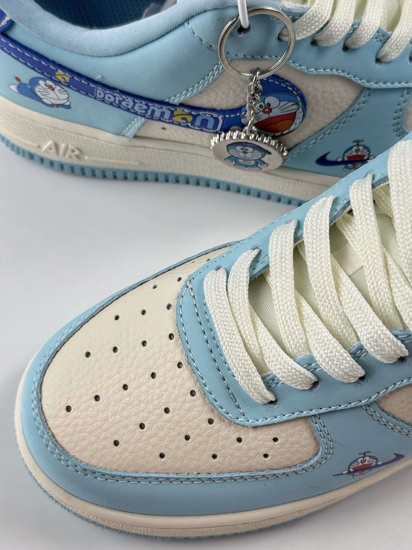 260 Nike Air Force 1 Low 07 x Doraemon 叮当猫涂鸦 蓝白小钩 DF0188-059