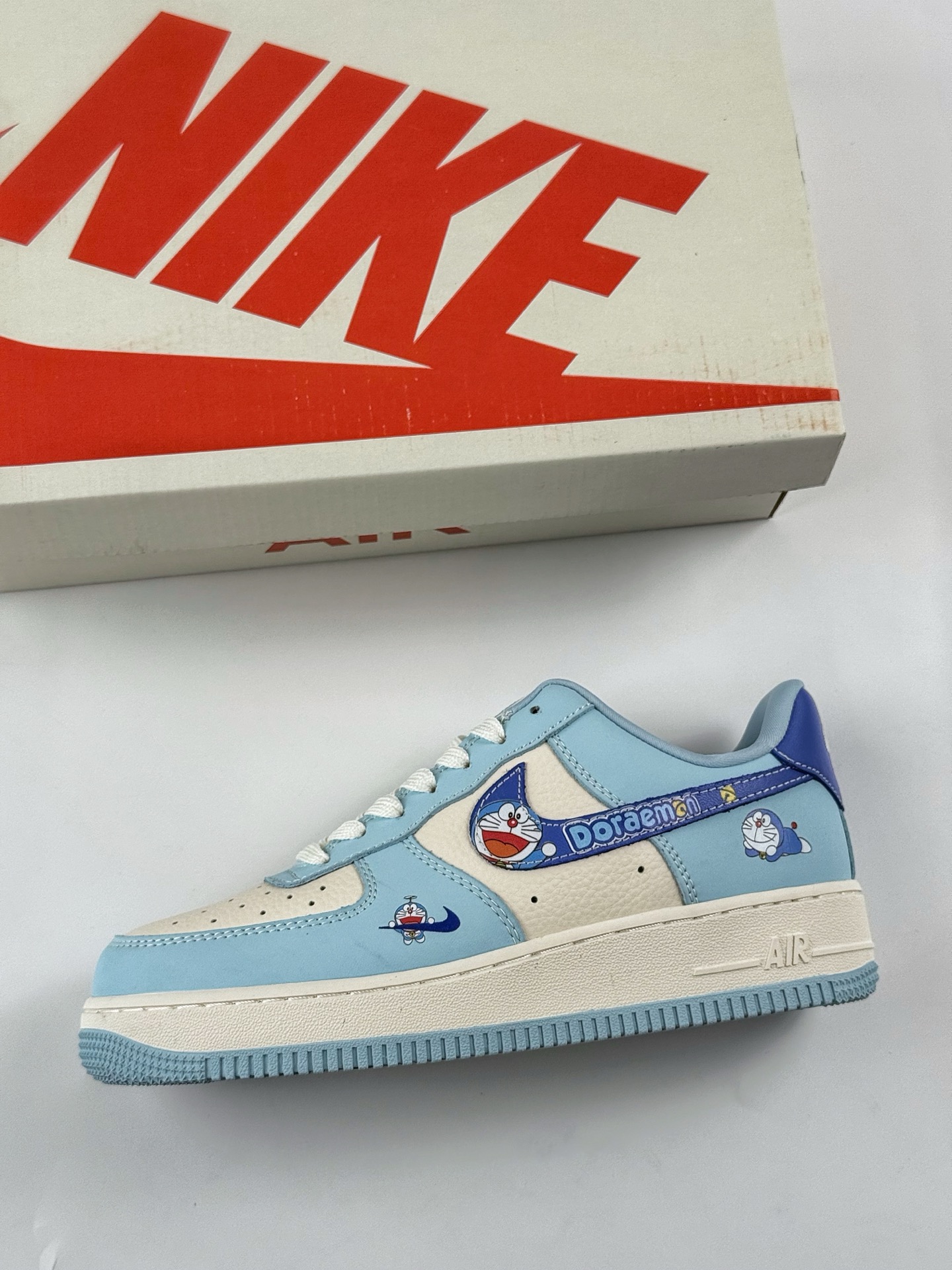 260 Nike Air Force 1 Low 07 x Doraemon 叮当猫涂鸦 蓝白小钩 DF0188-059