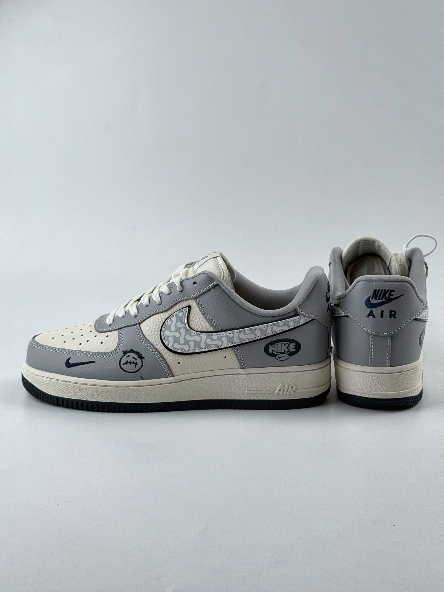 Nike Air Force 1 Low 07 x Travis Scott 灰白黑小钩 KK1988-077