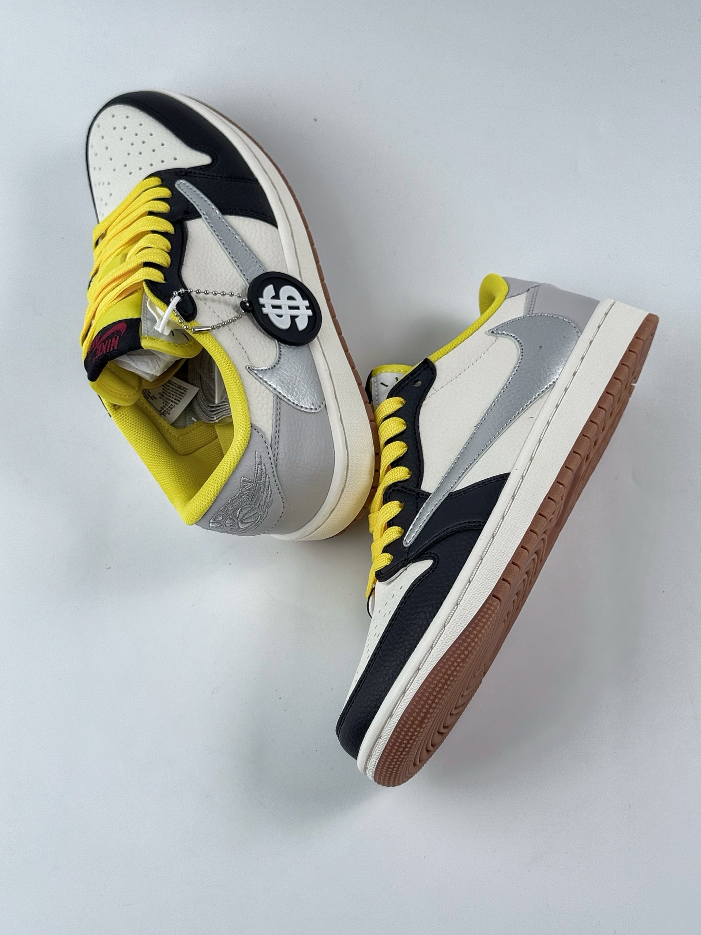 280 Travis Scott x Nike Air Jordan 1 Low Air Jordan 1 Low 反转黑白黄倒钩 DN6901-095