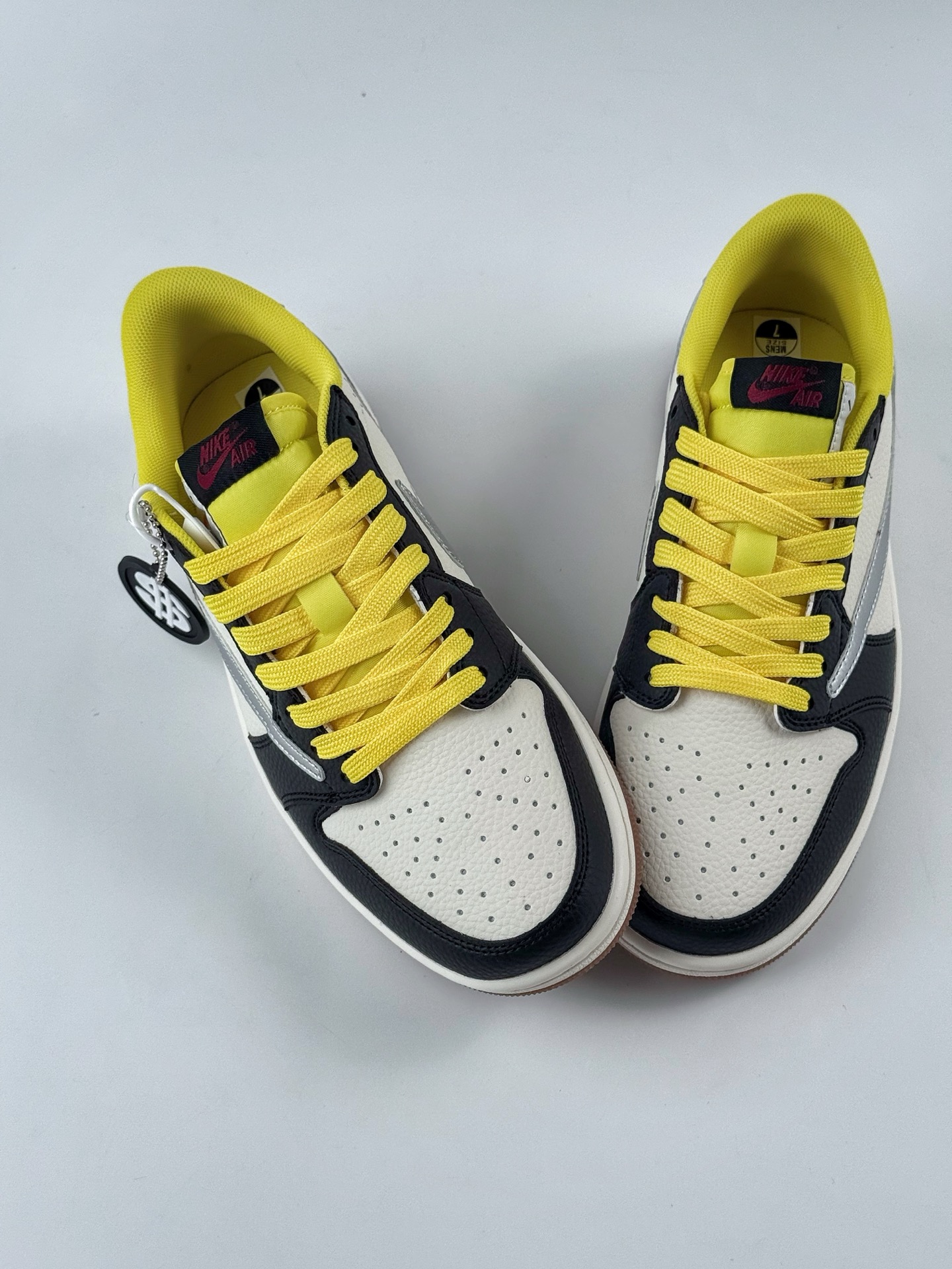 280 Travis Scott x Nike Air Jordan 1 Low Air Jordan 1 Low 反转黑白黄倒钩 DN6901-095