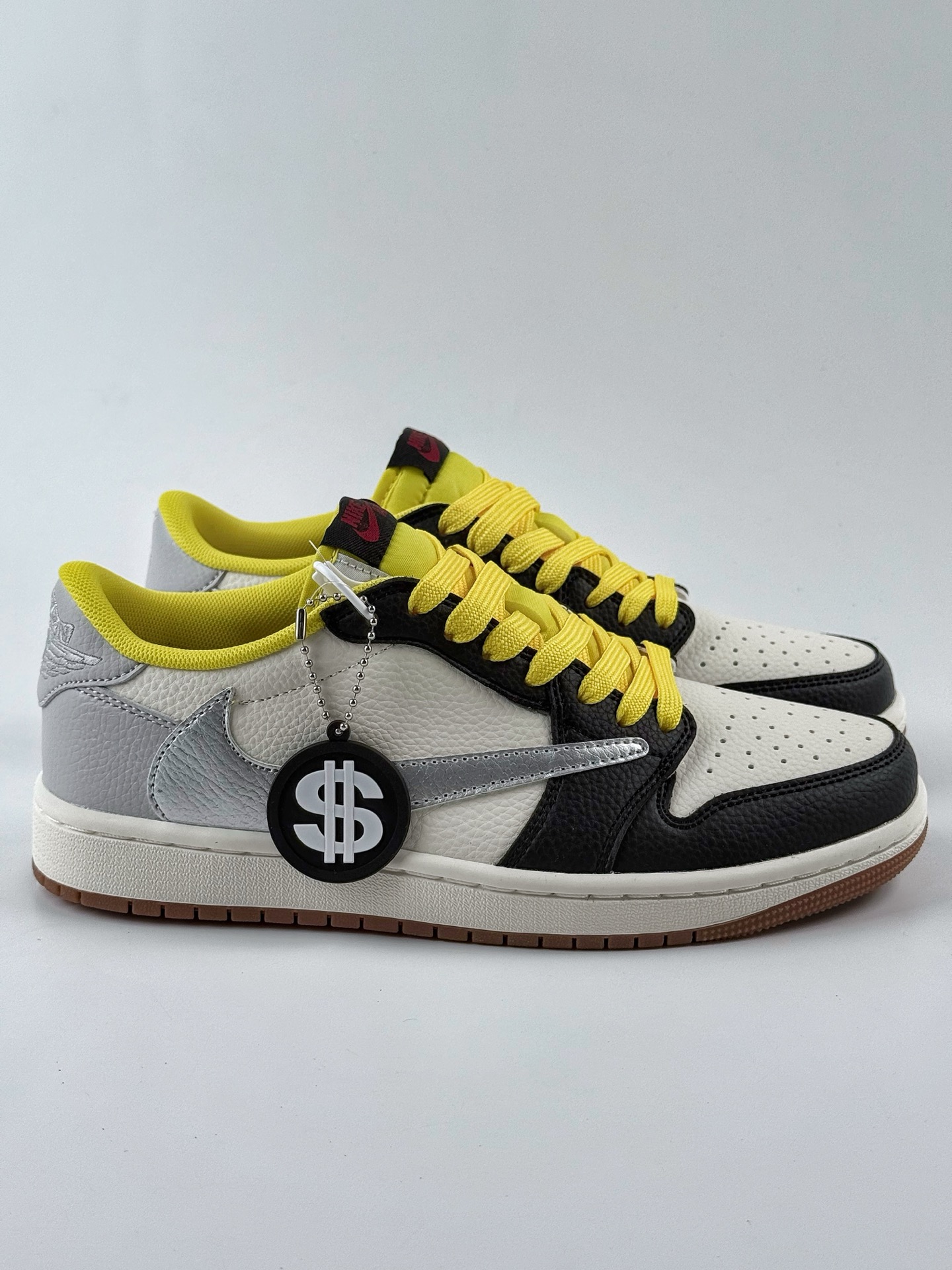 280 Travis Scott x Nike Air Jordan 1 Low Air Jordan 1 Low 反转黑白黄倒钩 DN6901-095