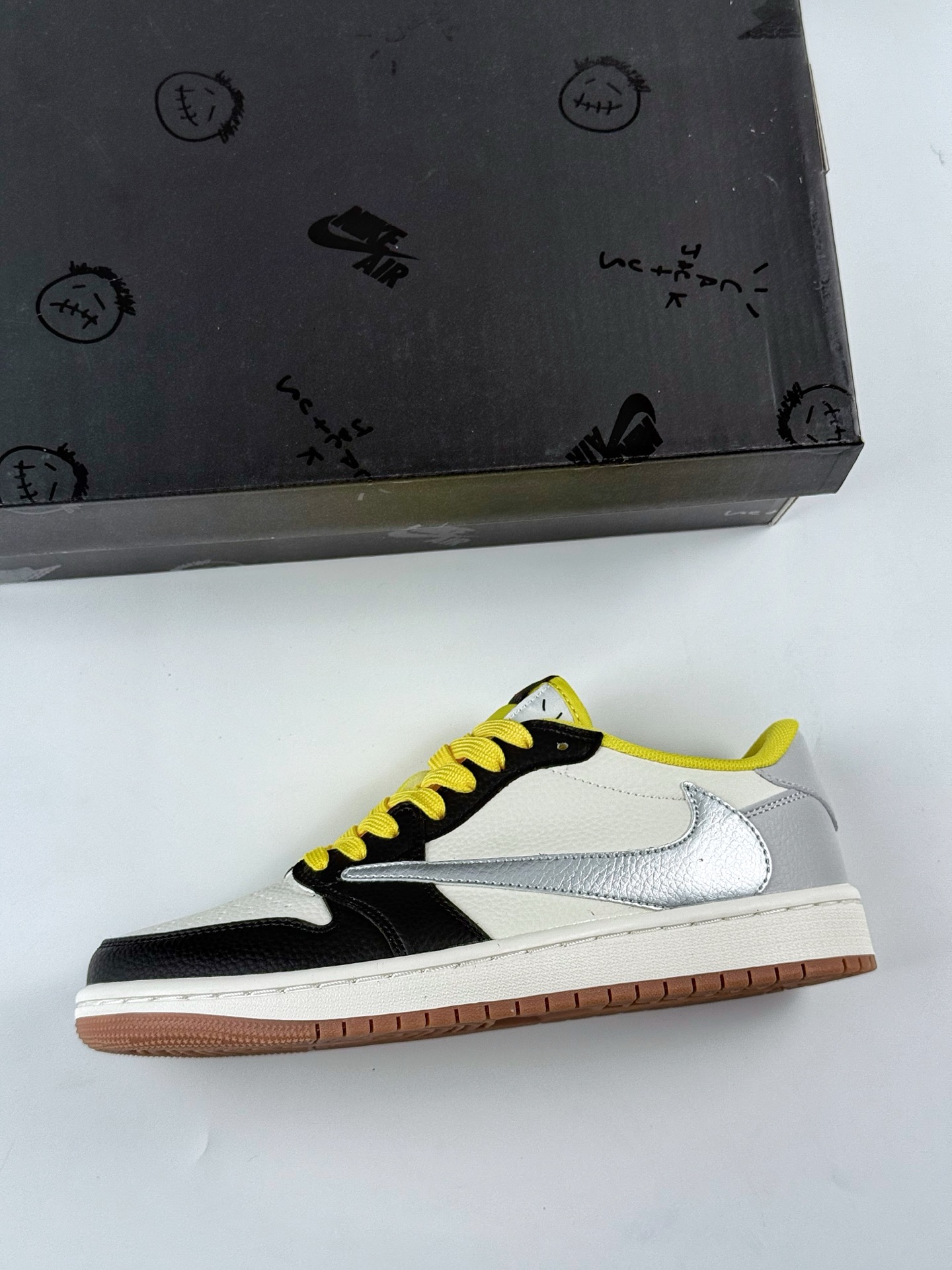 280 Travis Scott x Nike Air Jordan 1 Low Air Jordan 1 Low 反转黑白黄倒钩 DN6901-095