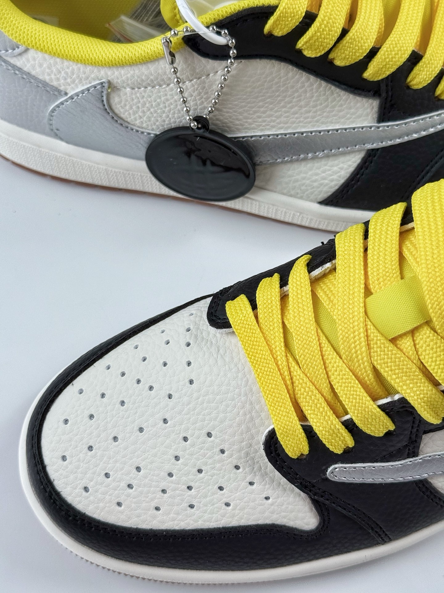280 Travis Scott x Nike Air Jordan 1 Low Air Jordan 1 Low 反转黑白黄倒钩 DN6901-095