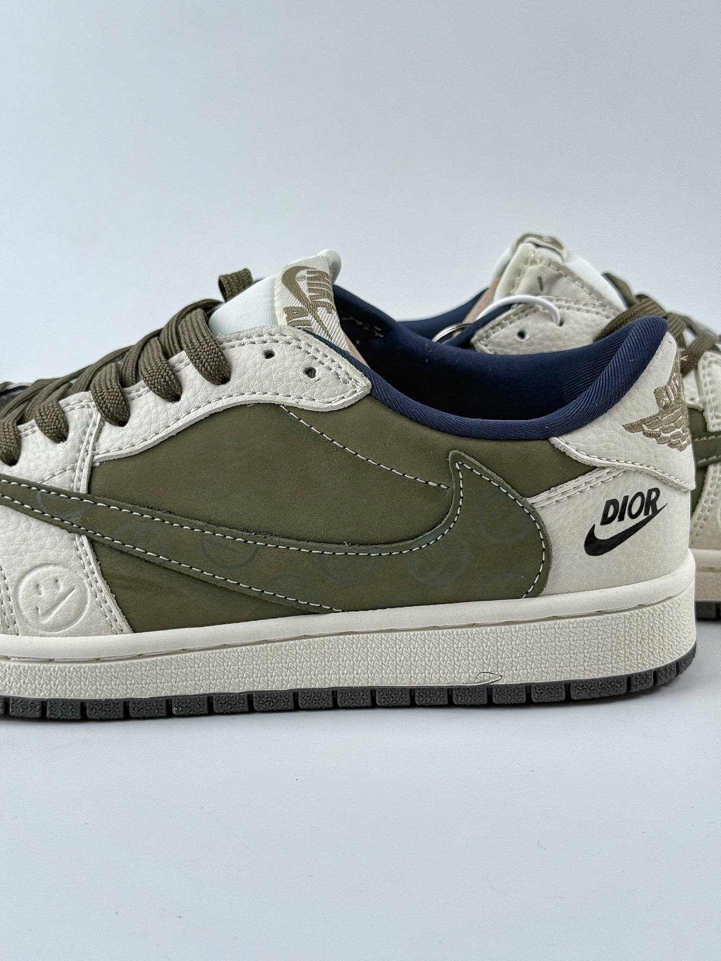 Travis Scott x Nike Air Jordan 1 Low x DIOR Air Jordan 1 Low 反转白绿小钩倒钩 LD2025-008