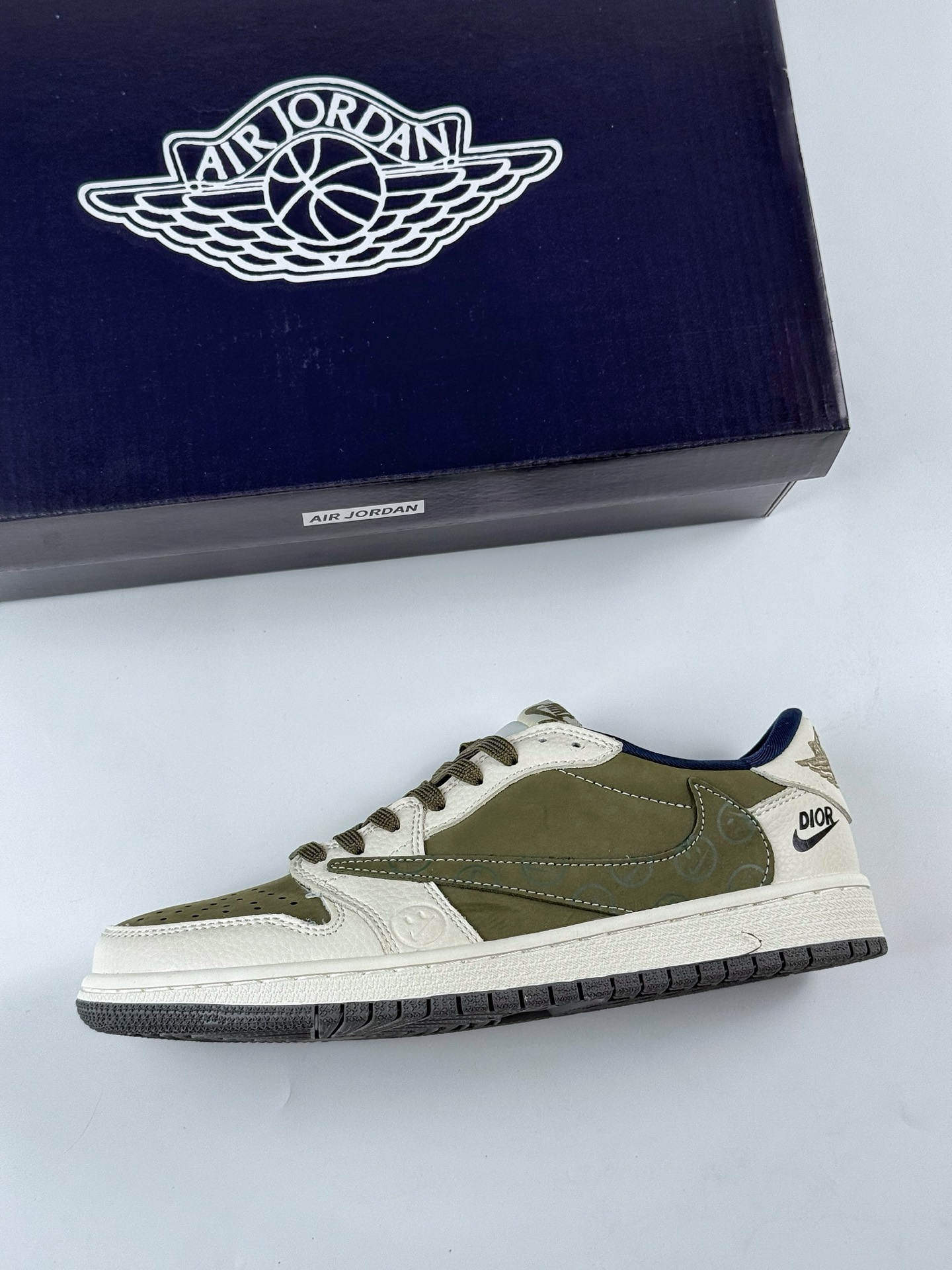 Travis Scott x Nike Air Jordan 1 Low x DIOR Air Jordan 1 Low 反转白绿小钩倒钩 LD2025-008