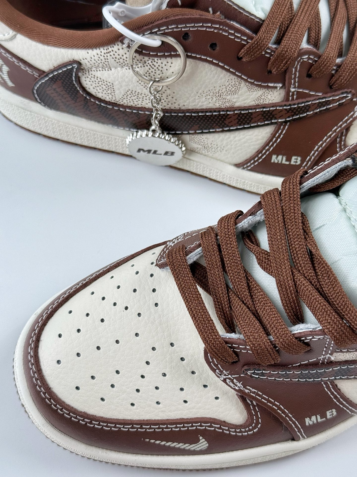 280 Travis Scott x Nike Air Jordan 1 Low x MLB Air Jordan 1 Low 反转棕白小钩满天星倒钩 XS2024-014
