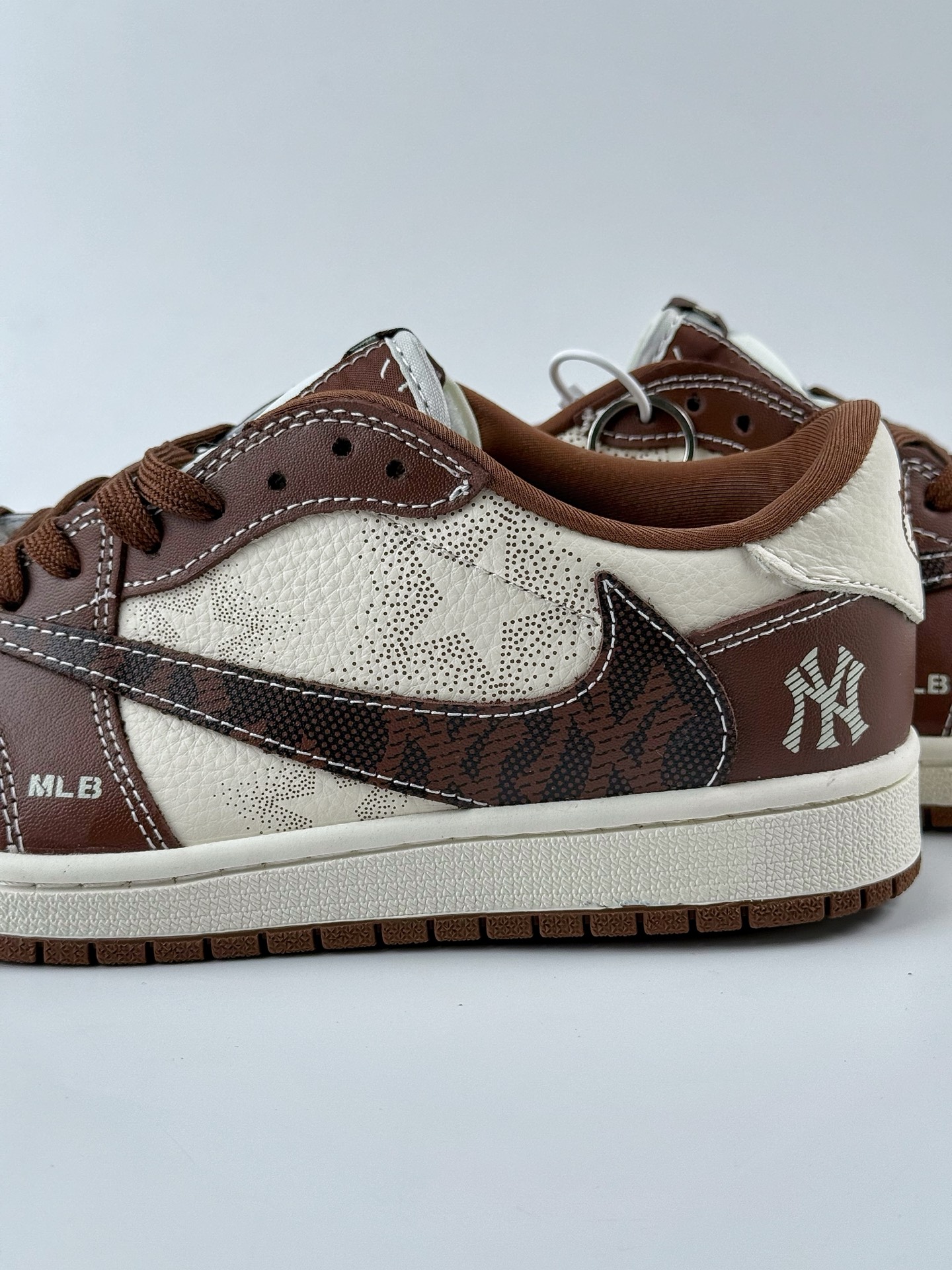 280 Travis Scott x Nike Air Jordan 1 Low x MLB Air Jordan 1 Low 反转棕白小钩满天星倒钩 XS2024-014