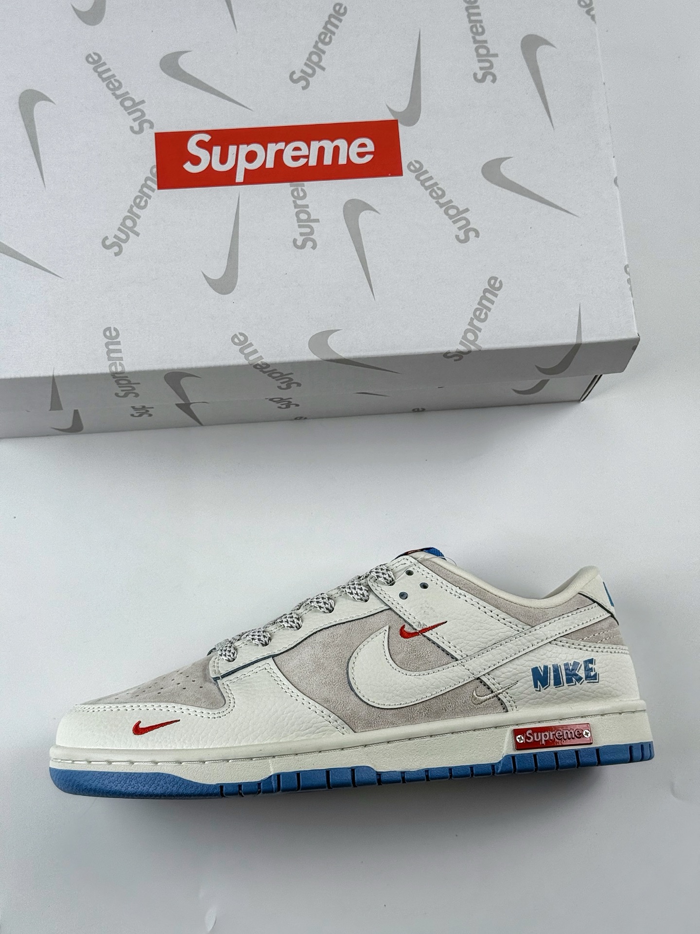 Nike SB Dunk Low x Supreme 白蓝红三小钩满天星 SC9207-411