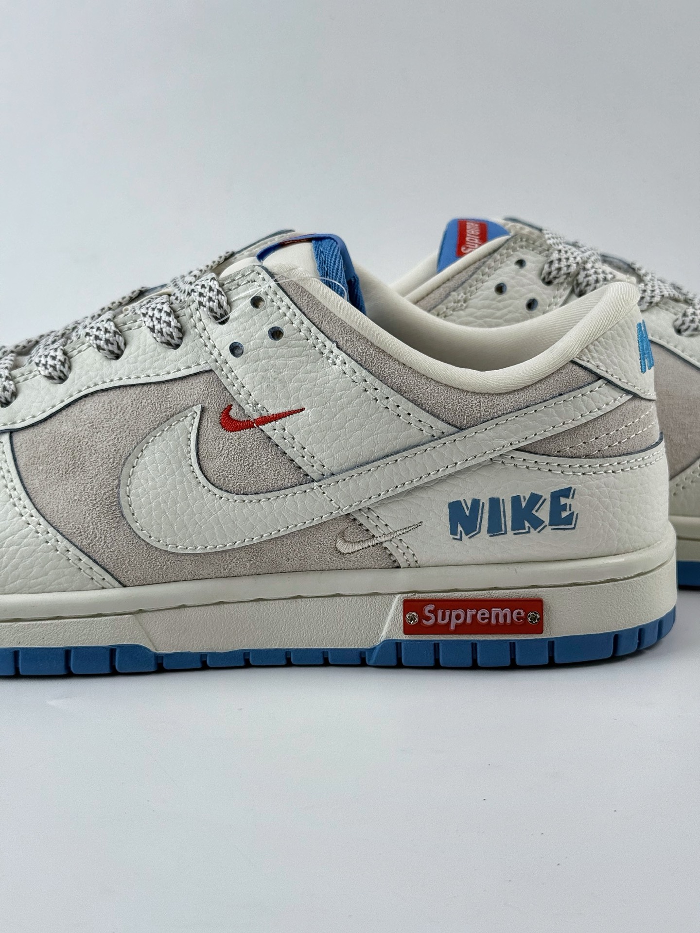 Nike SB Dunk Low x Supreme 白蓝红三小钩满天星 SC9207-411