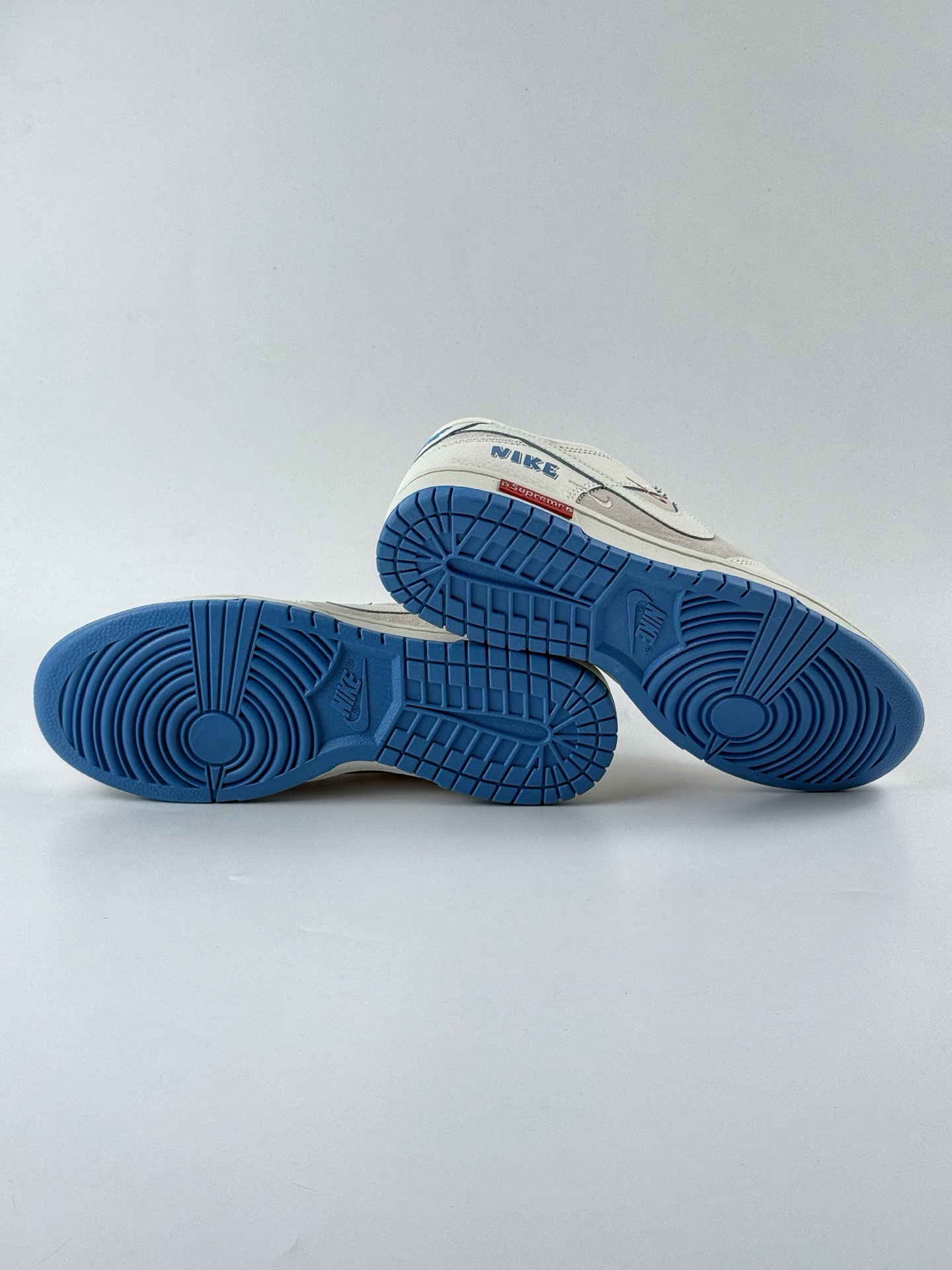 Nike SB Dunk Low x Supreme 白蓝红三小钩满天星 SC9207-411