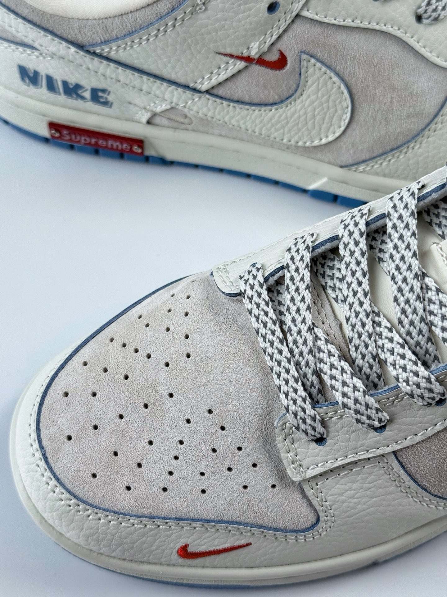 Nike SB Dunk Low x Supreme 白蓝红三小钩满天星 SC9207-411