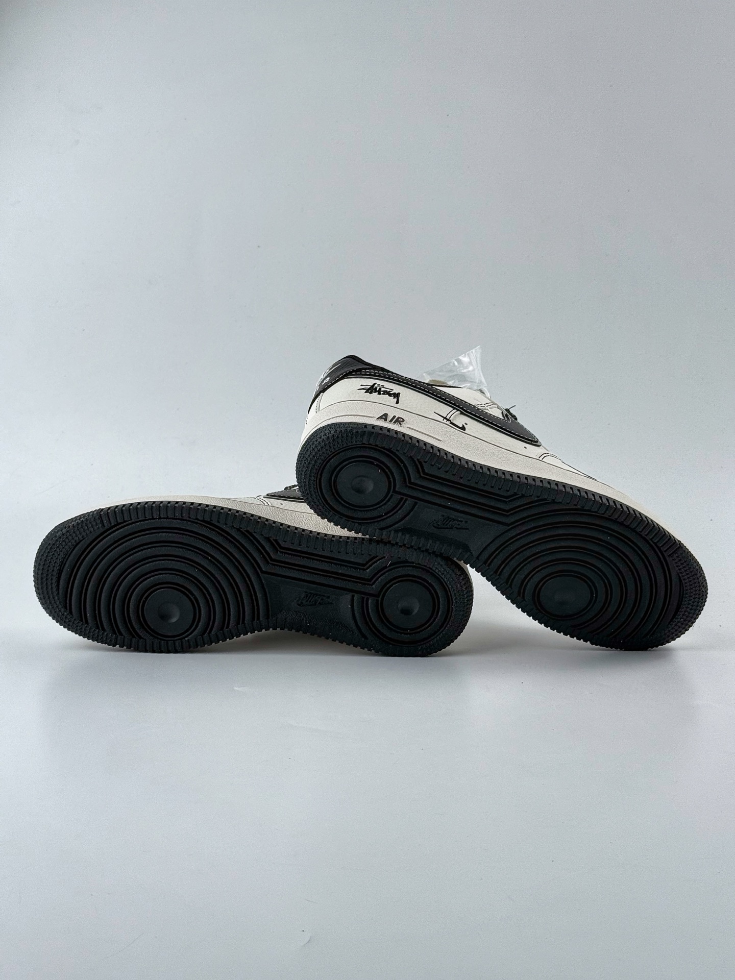 Nike Air Force 1 Low 07 x Stussy 白黑三小钩满天星 HH7518-059