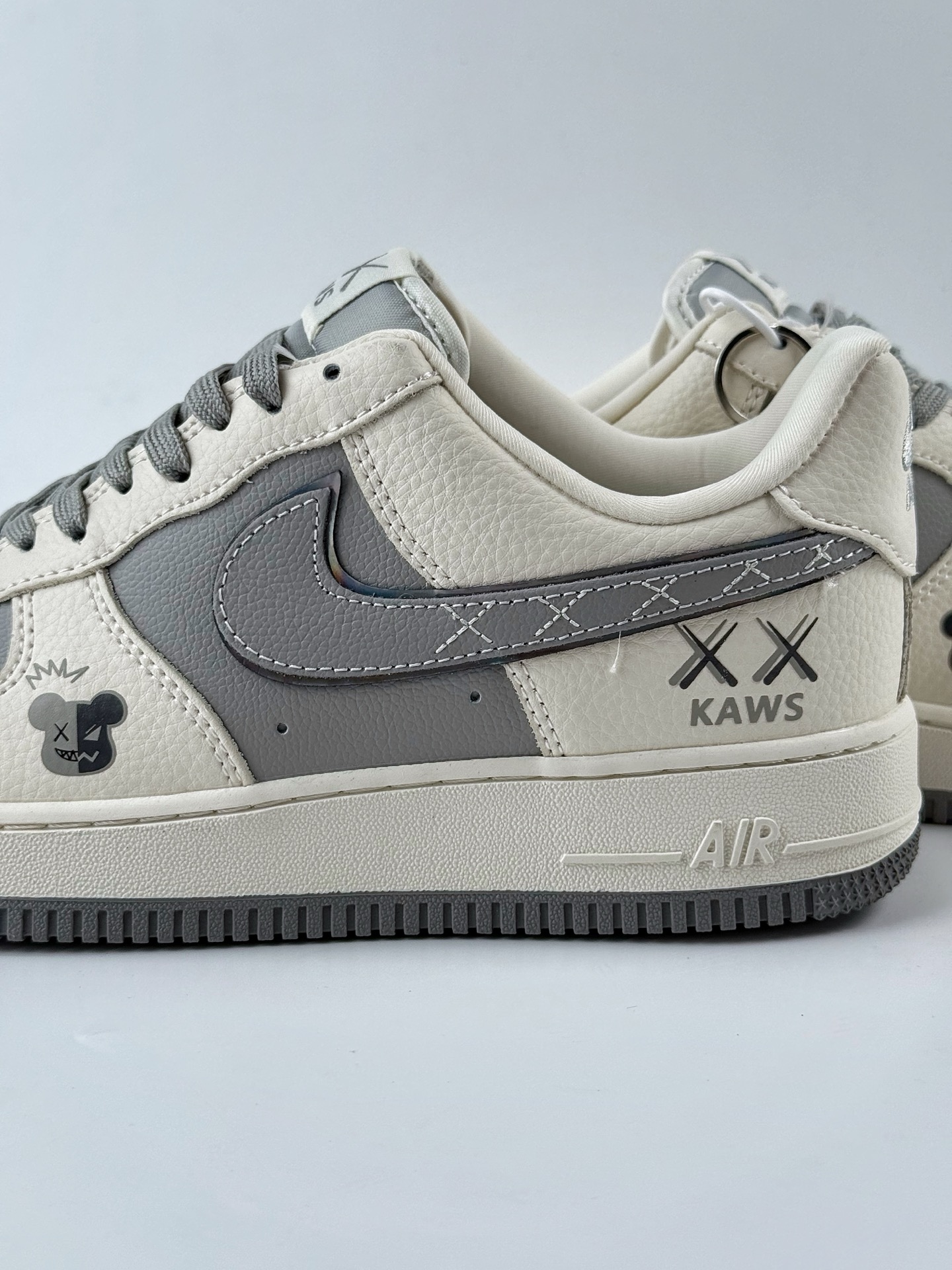 Nike Air Force 1 Low 07 x KAWS 白灰小钩 KK1988-078