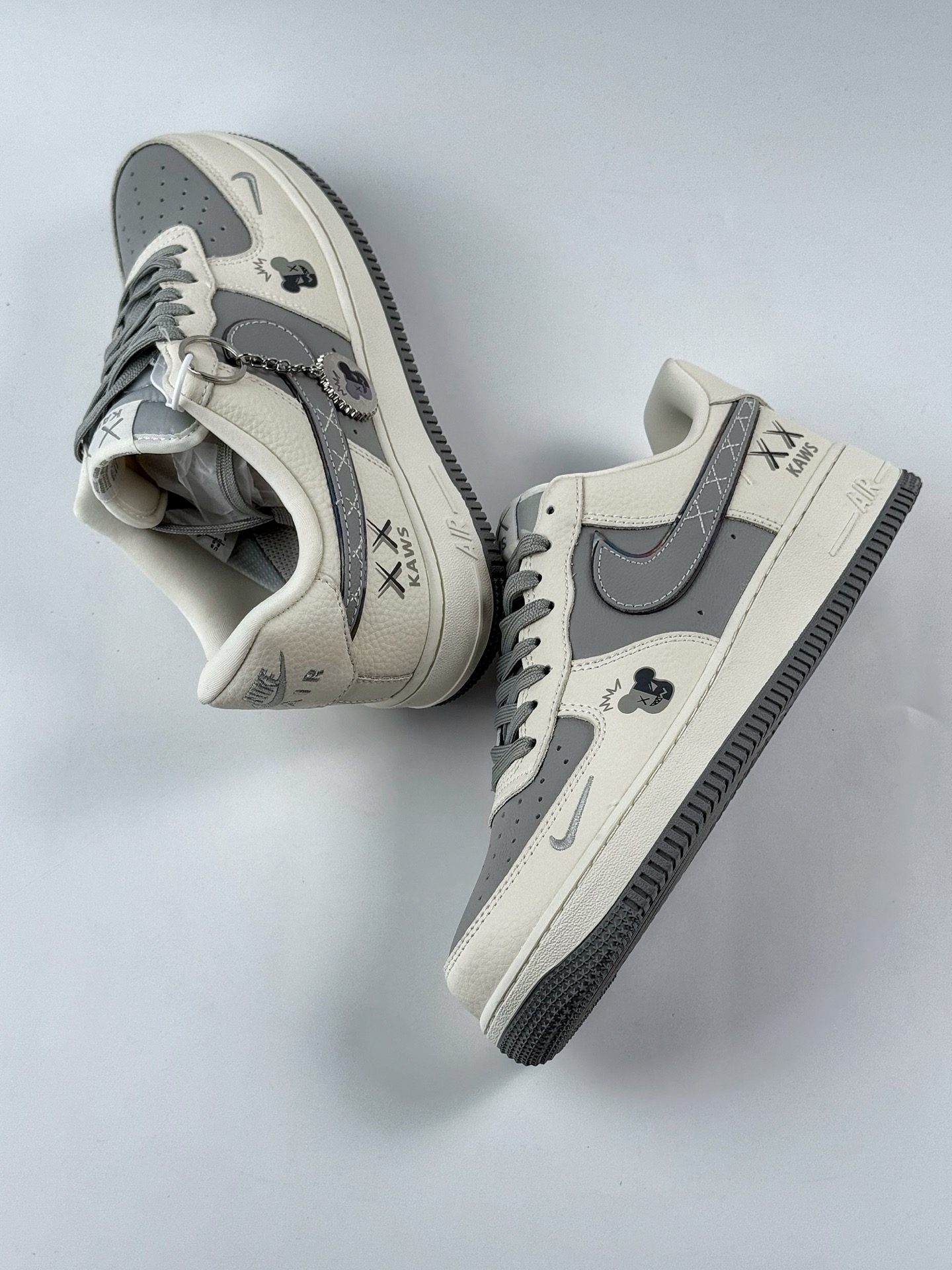 Nike Air Force 1 Low 07 x KAWS 白灰小钩 KK1988-078
