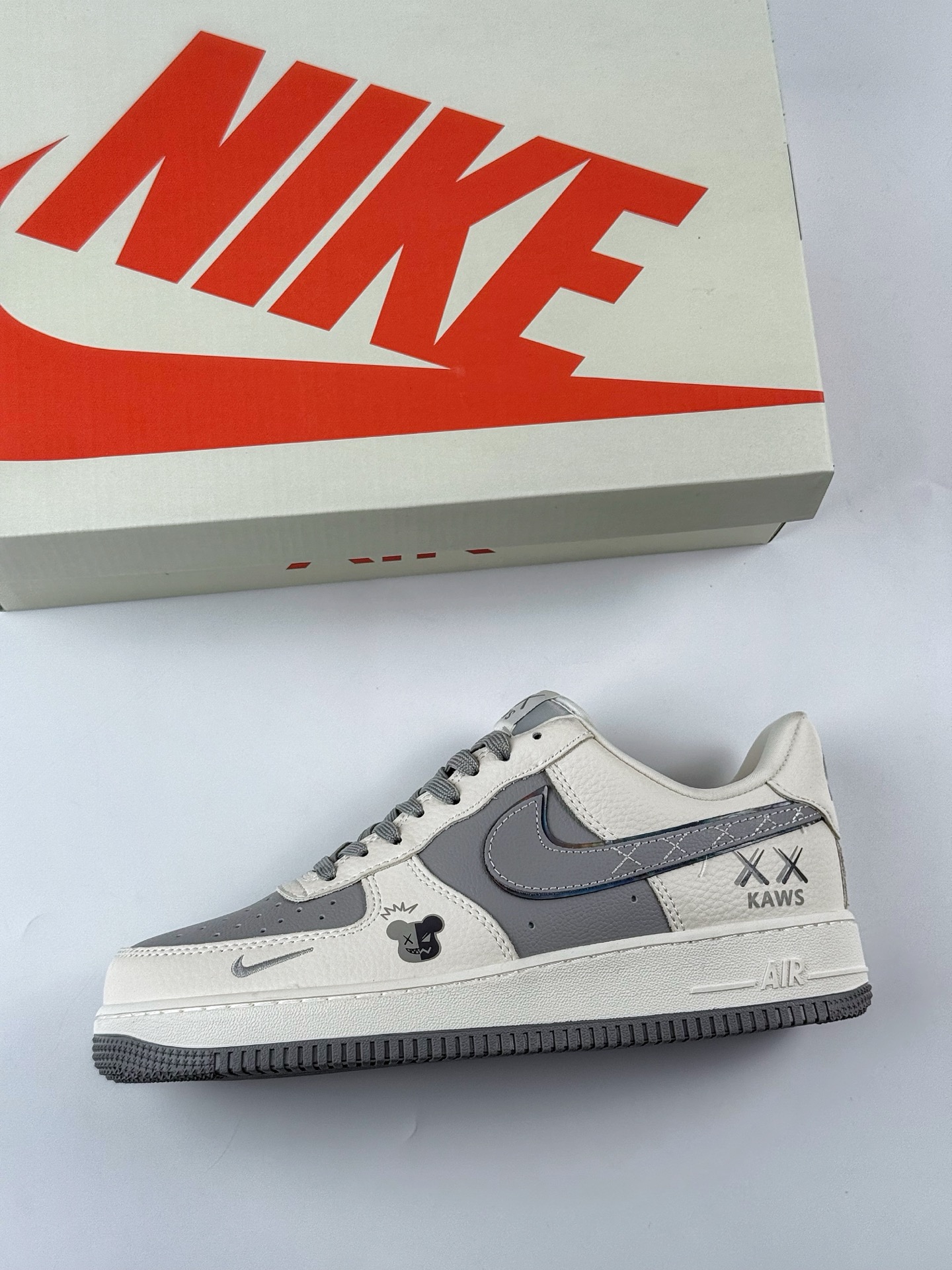 Nike Air Force 1 Low 07 x KAWS 白灰小钩 KK1988-078
