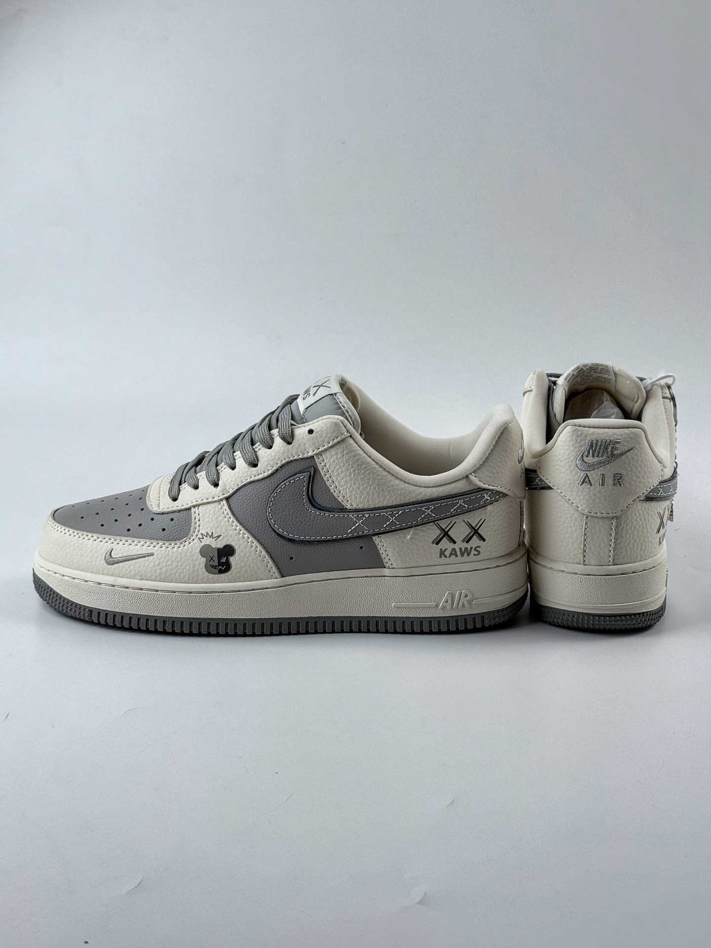 Nike Air Force 1 Low 07 x KAWS 白灰小钩 KK1988-078