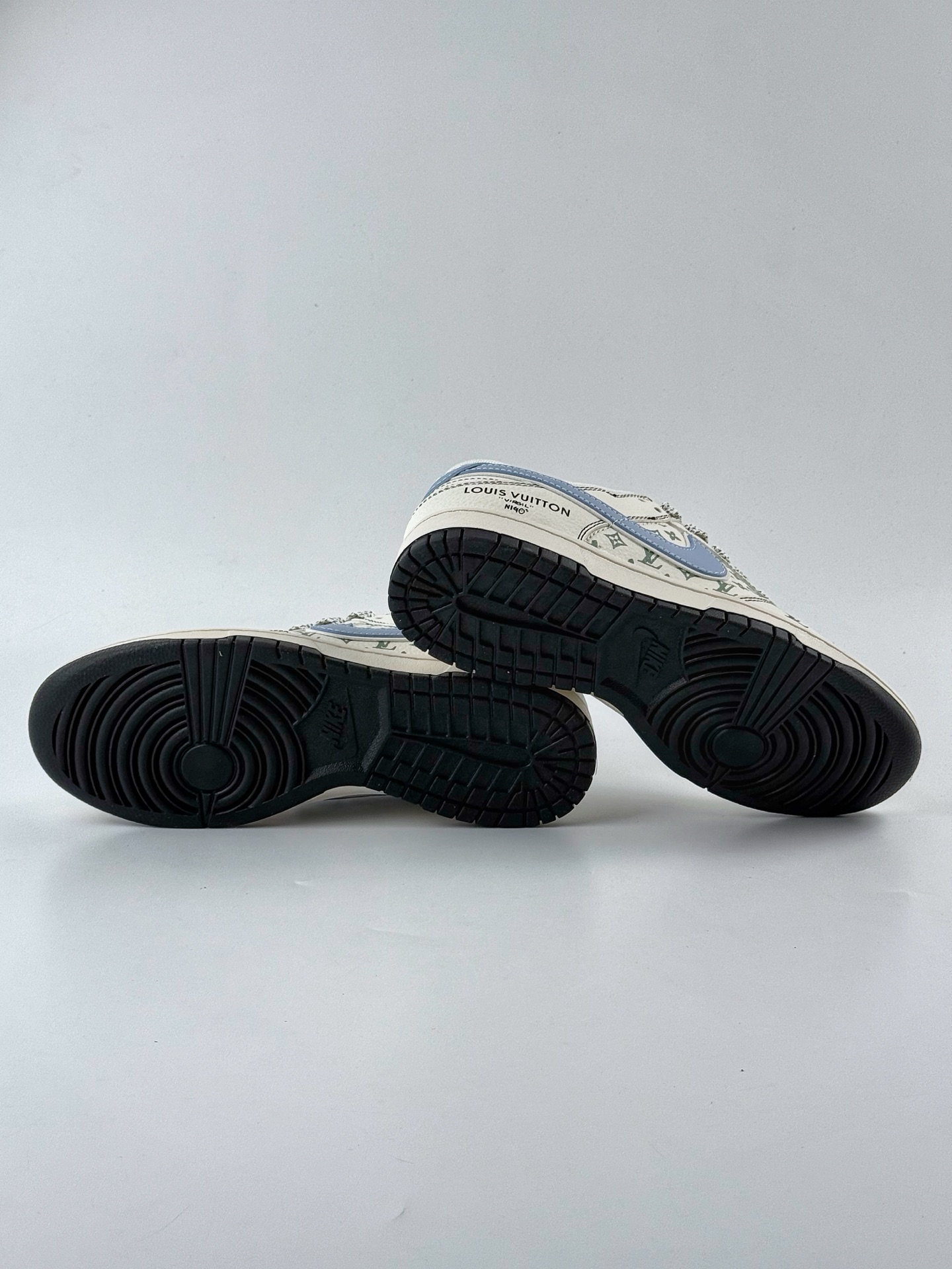280 Nike SB Dunk Low x Louis Vuitton 白蓝满天星 XX3168-143