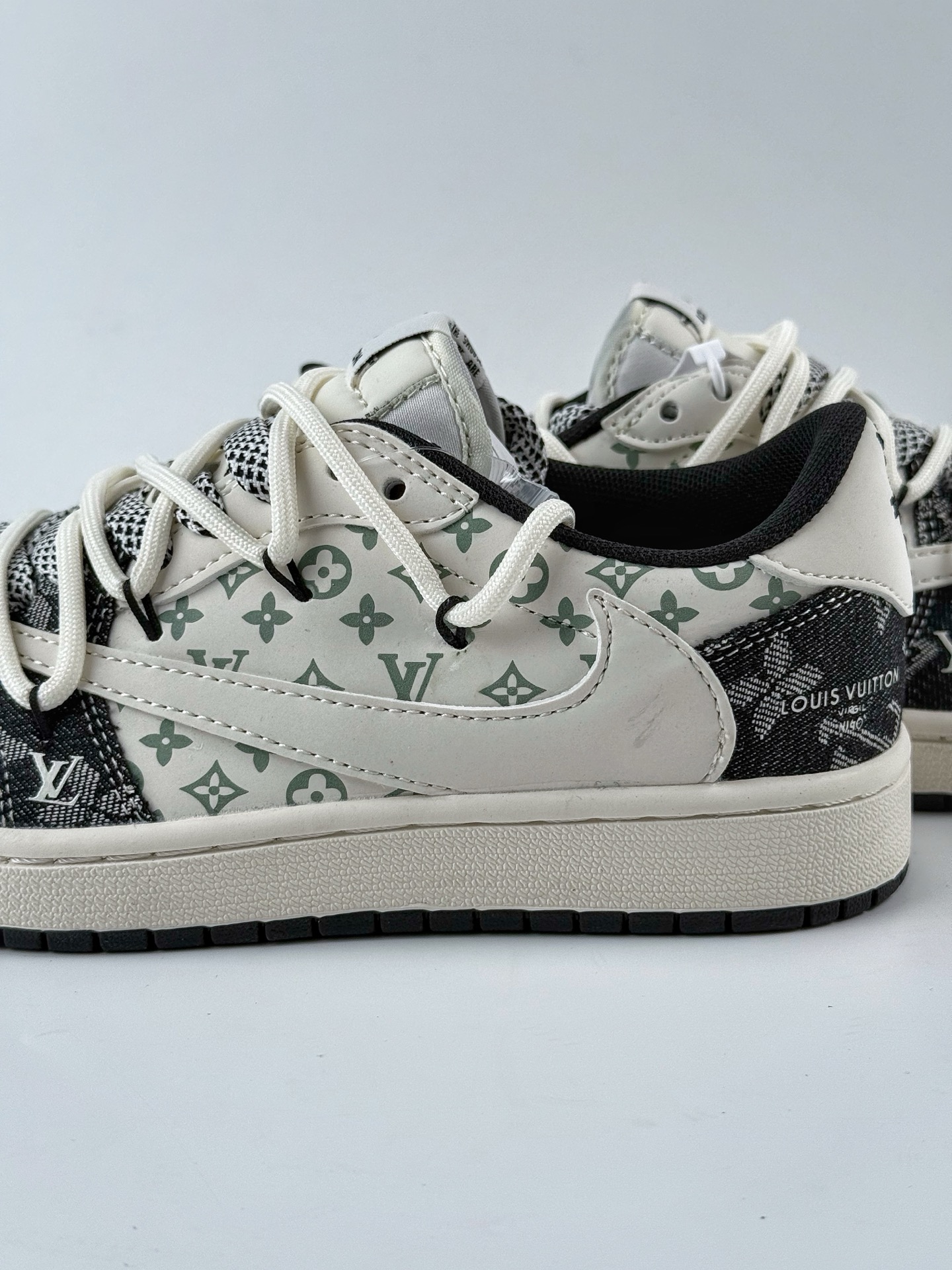 280 Travis Scott x Nike Air Jordan 1 Low x Louis Vuitton Air Jordan 1 Low 反转白黑绑带满天星倒钩 YX5066-323