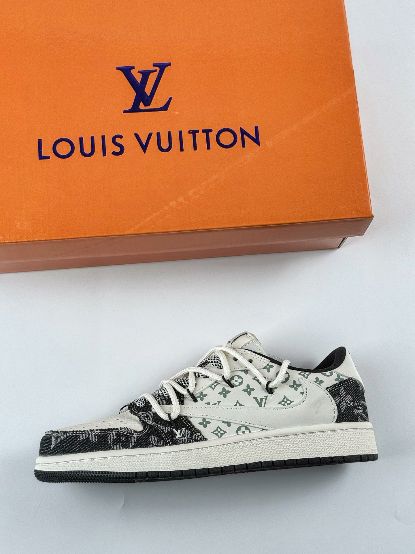 280 Travis Scott x Nike Air Jordan 1 Low x Louis Vuitton Air Jordan 1 Low 反转白黑绑带满天星倒钩 YX5066-323