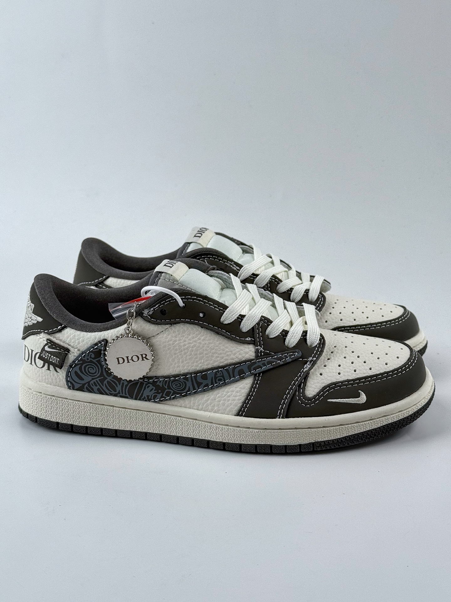 Travis Scott x Nike Air Jordan 1 Low x DIOR Air Jordan 1 Low 反转灰白小钩倒钩 XS2024-039