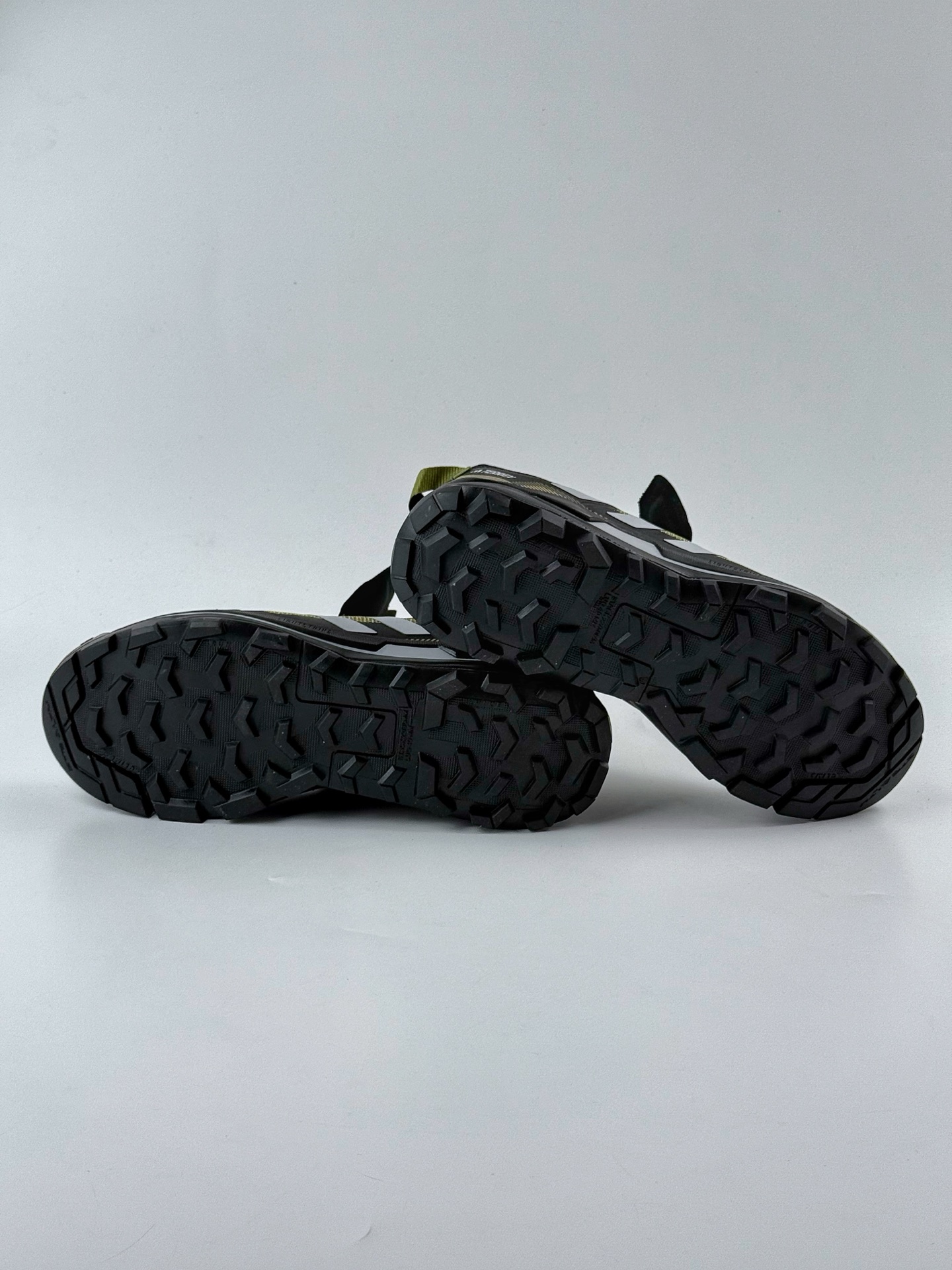 260 Adidas TERREX SKYCHASER TECH GTX 阿迪GTX 运动网面透气跑鞋 IE9907