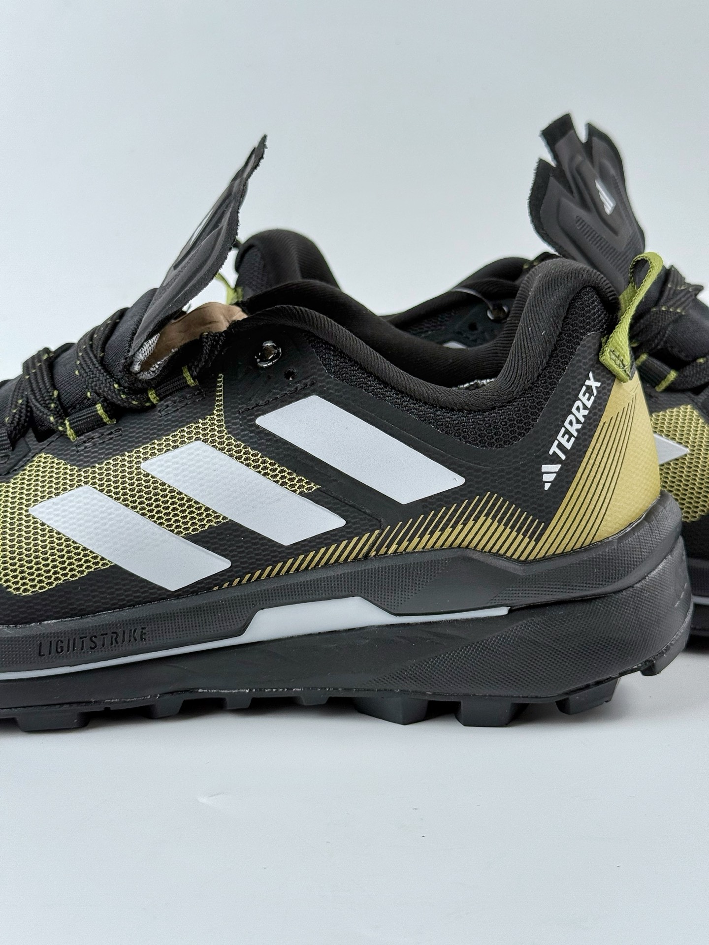 260 Adidas TERREX SKYCHASER TECH GTX 阿迪GTX 运动网面透气跑鞋 IE9907