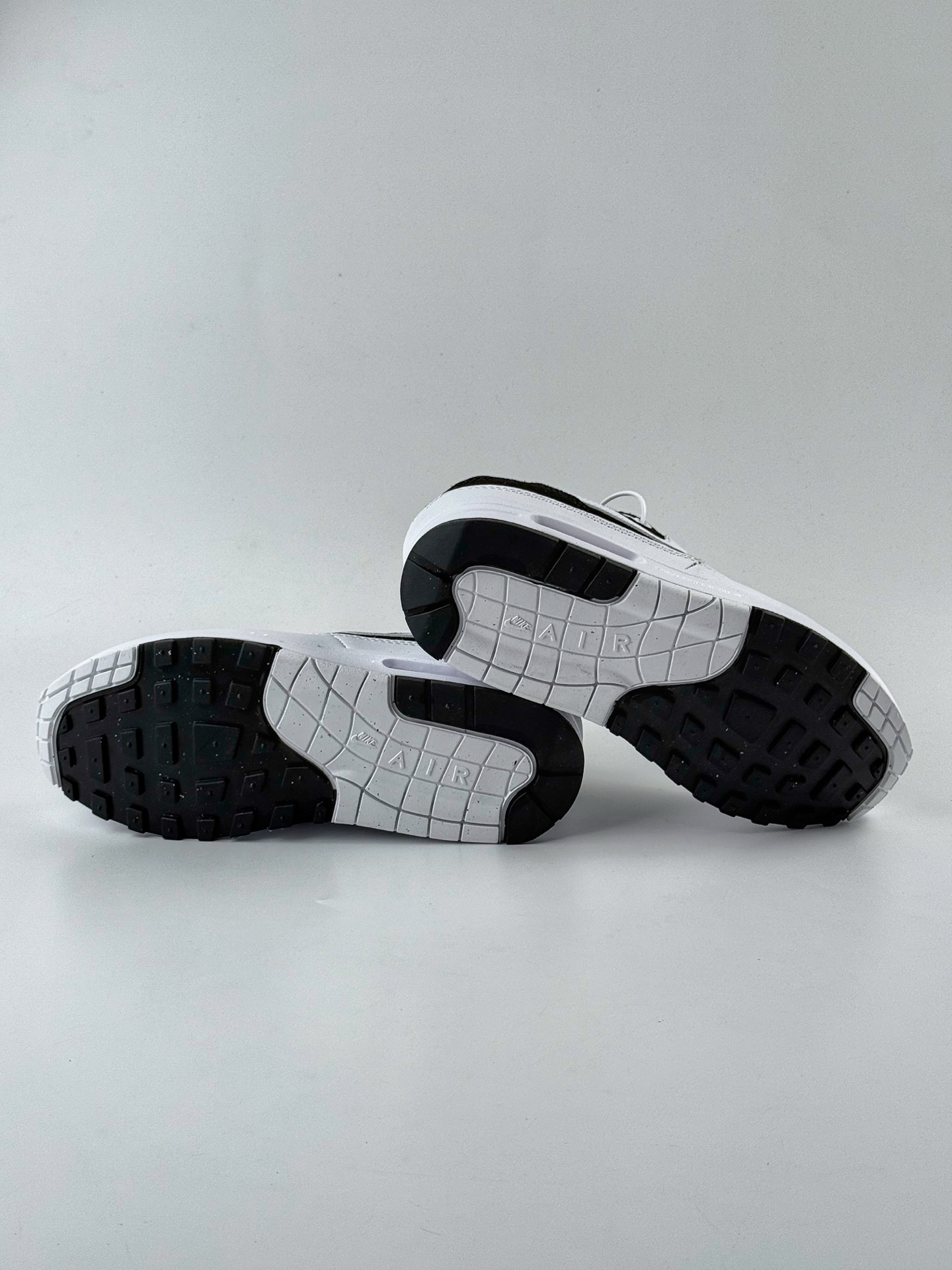 Nike Air Max 1 黑白 复古休闲跑步鞋 FZ5808-007