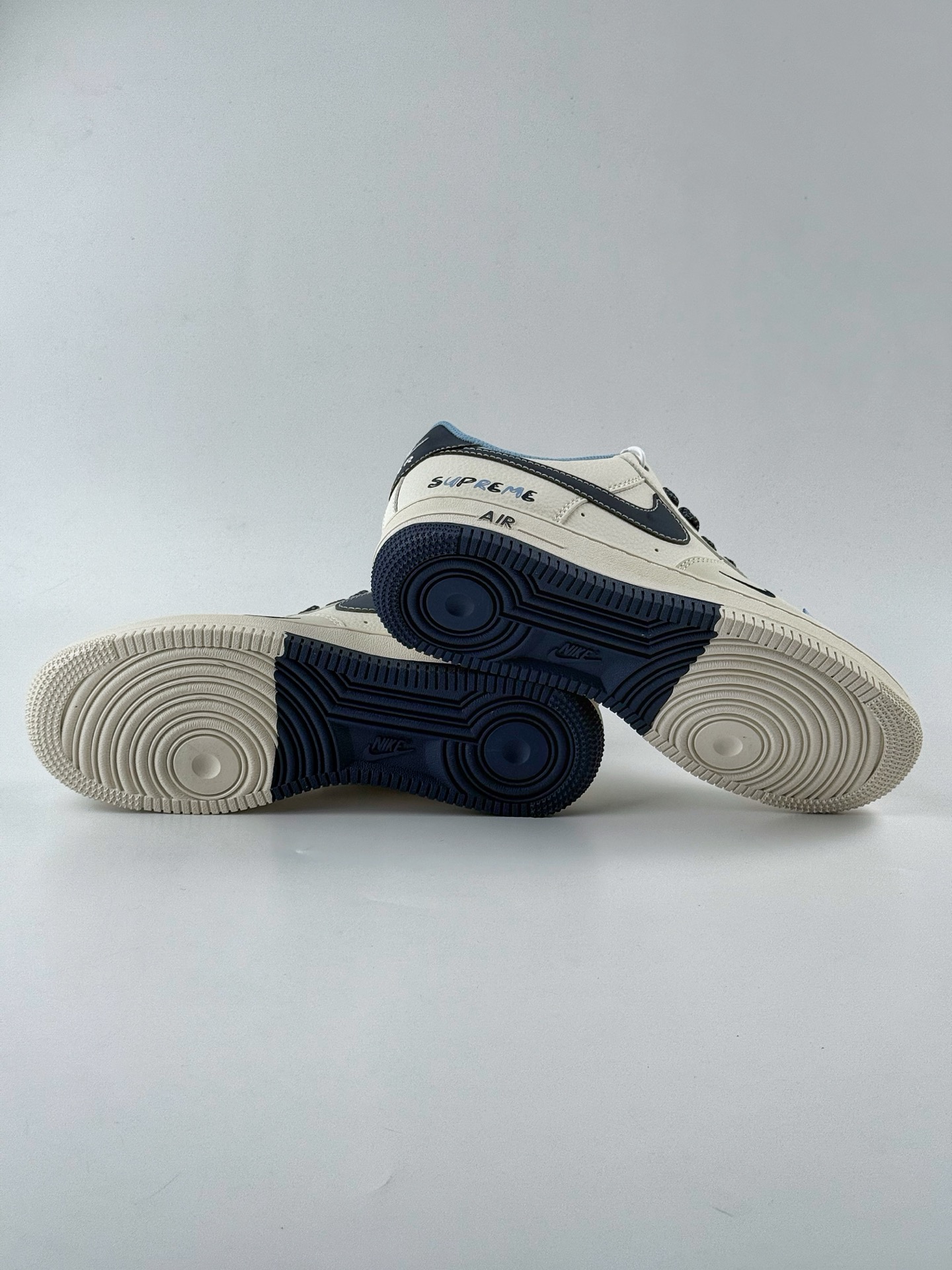 Nike Air Force 1 Low 07 x Supreme 白蓝小钩满天星 XS1958-565