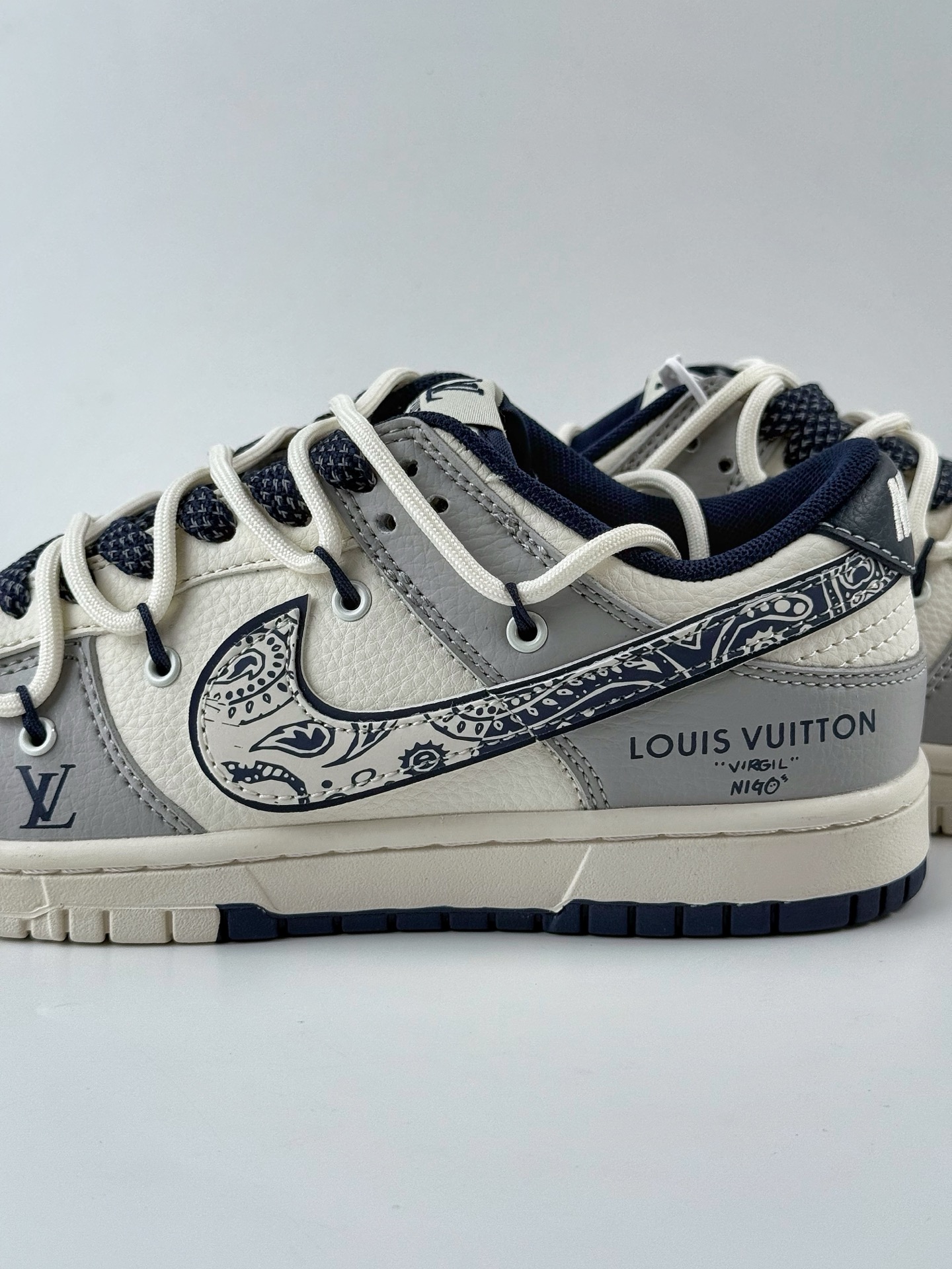 Nike SB Dunk Low x Louis Vuitton 白灰蓝绑带满天星 DM6868-074